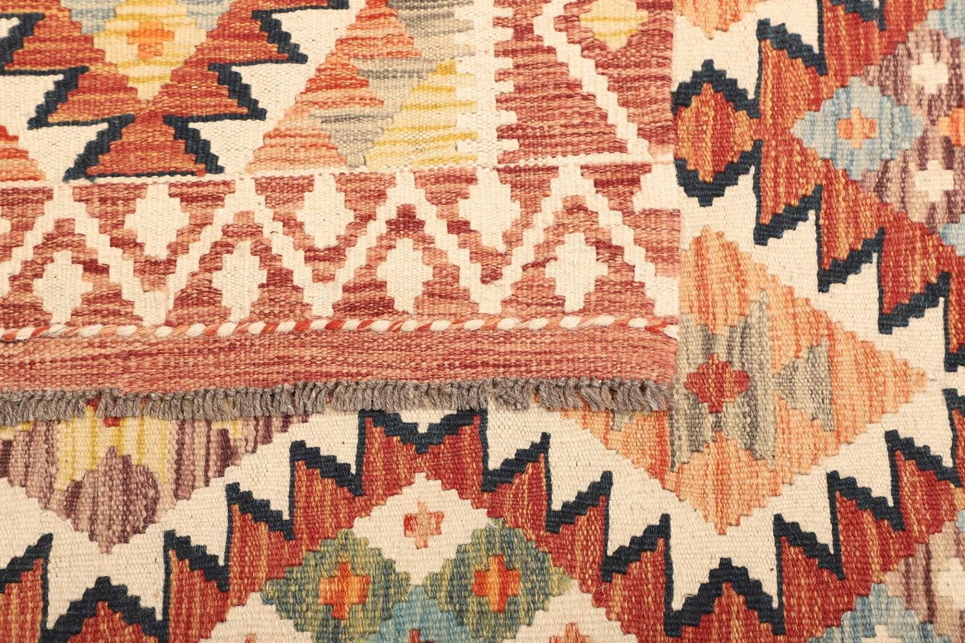 handgewebter-kelim-teppich-123-x-188cm-aus-schurwolle-rustikal-4 Hand-Woven Wool Kilim Pakistani Rug, 123 × 188 cm