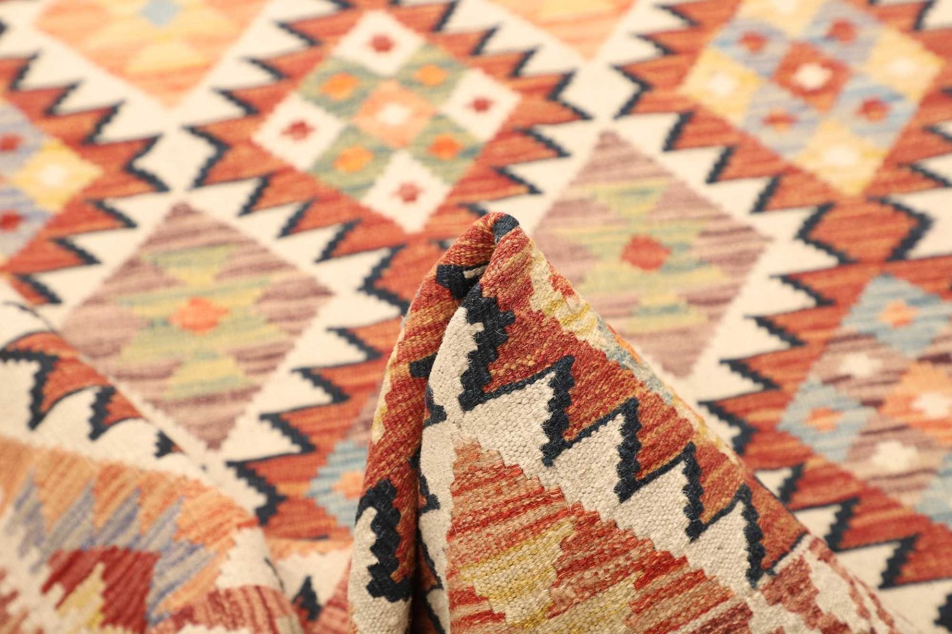 handgewebter-kelim-teppich-123-x-188cm-aus-schurwolle-rustikal-5 Hand-Woven Wool Kilim Pakistani Rug, 123 × 188 cm