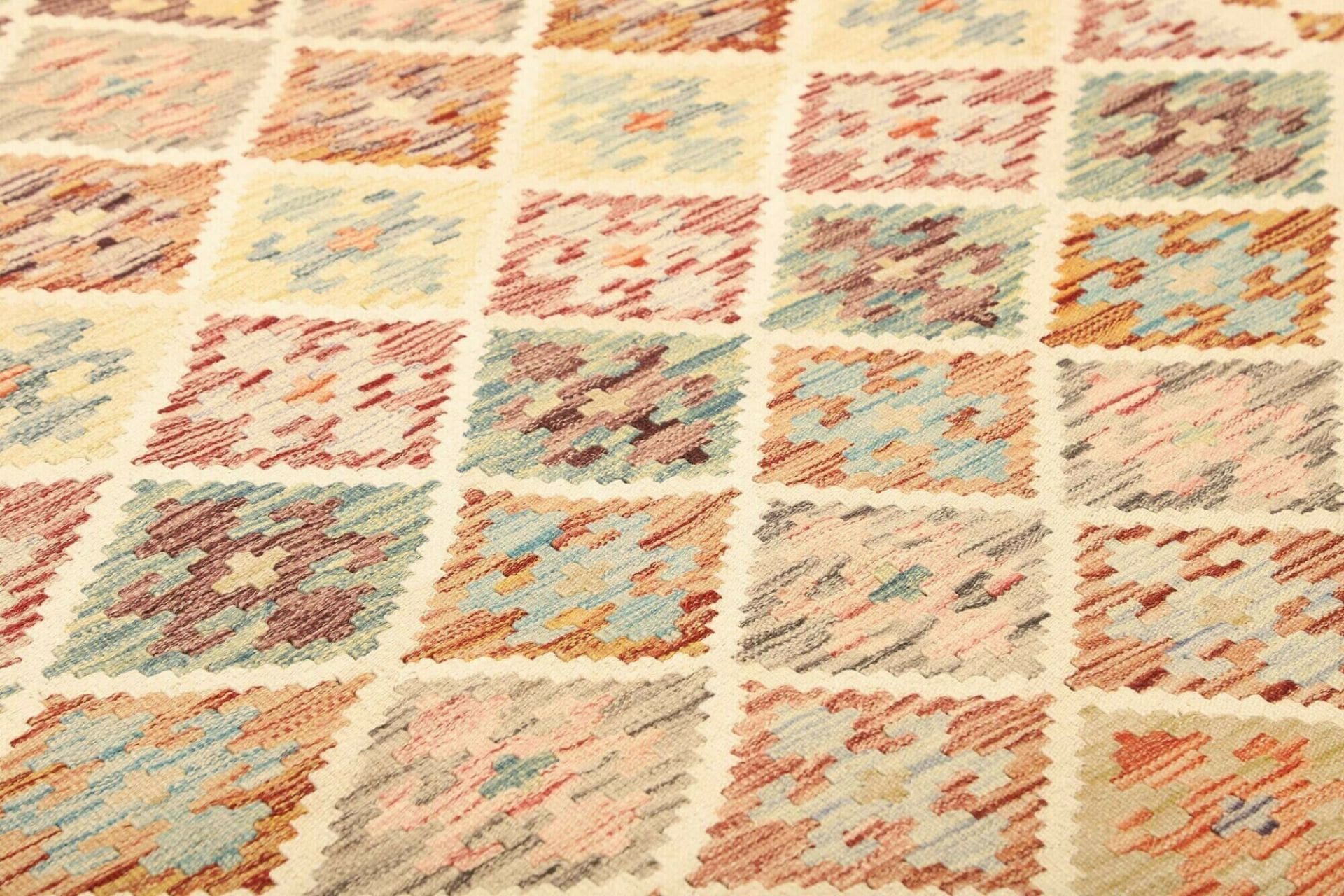 Hand-Woven Wool Kilim Pakistani Rug, 151 × 196 cm
