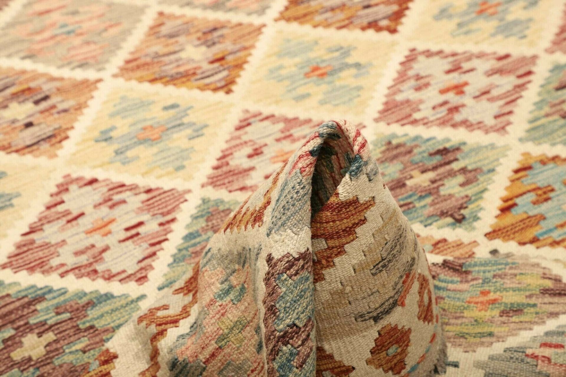 Hand-Woven Wool Kilim Pakistani Rug, 151 × 196 cm