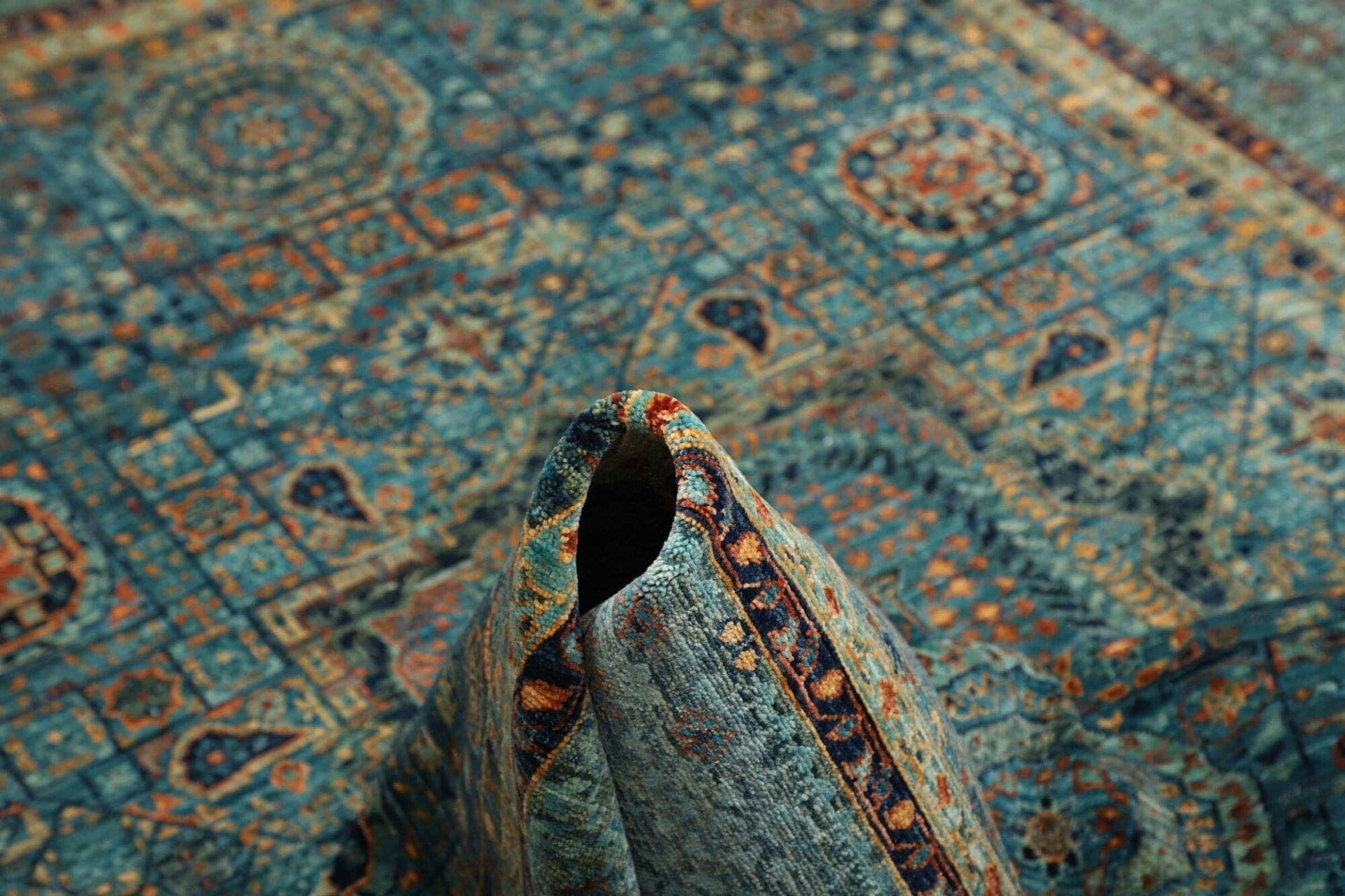 Hand-Knotted Wool Mamluk Pakistani Rug, 152 × 205 cm