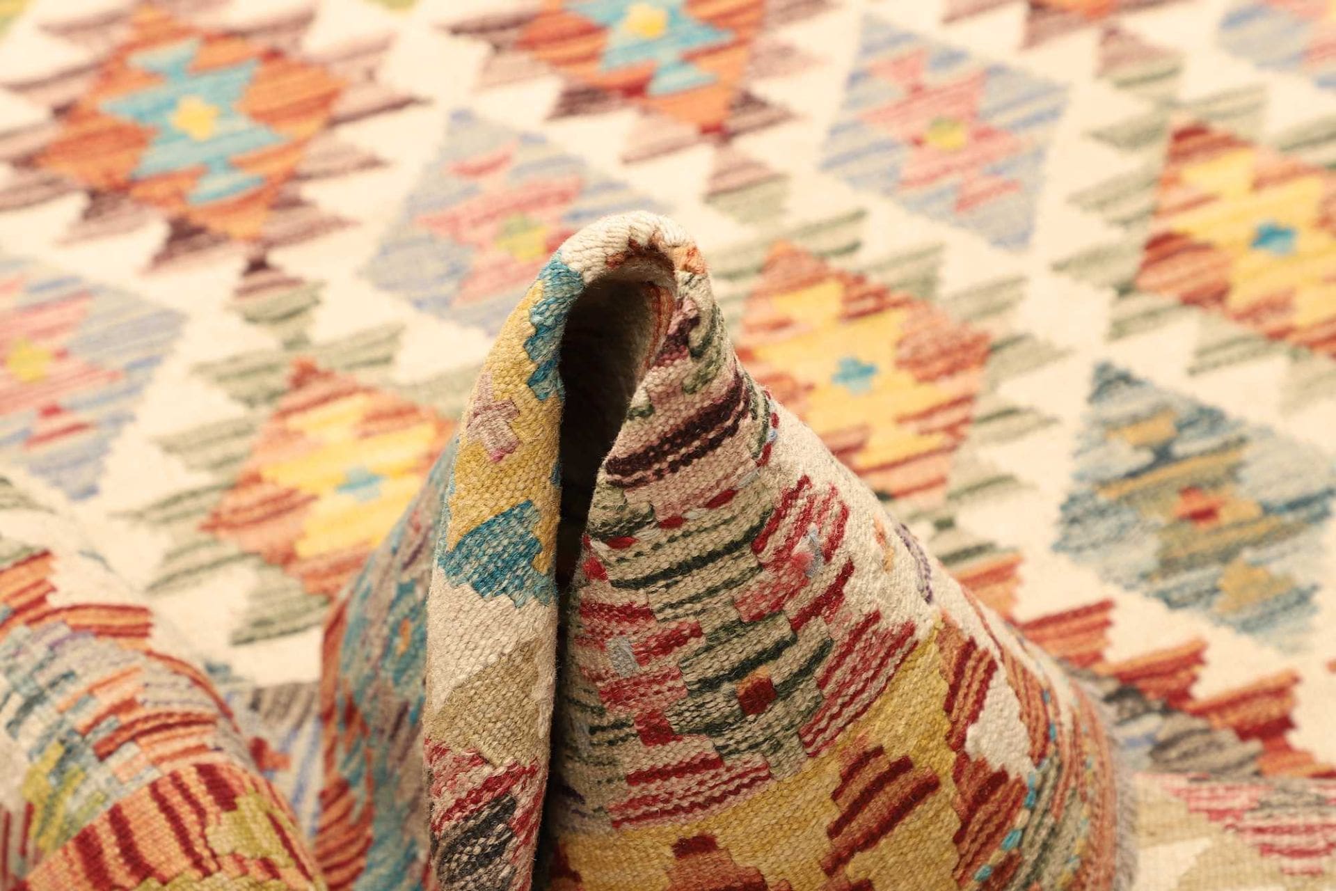 Hand-Woven Wool Kilim Pakistani Rug, 157 × 204 cm