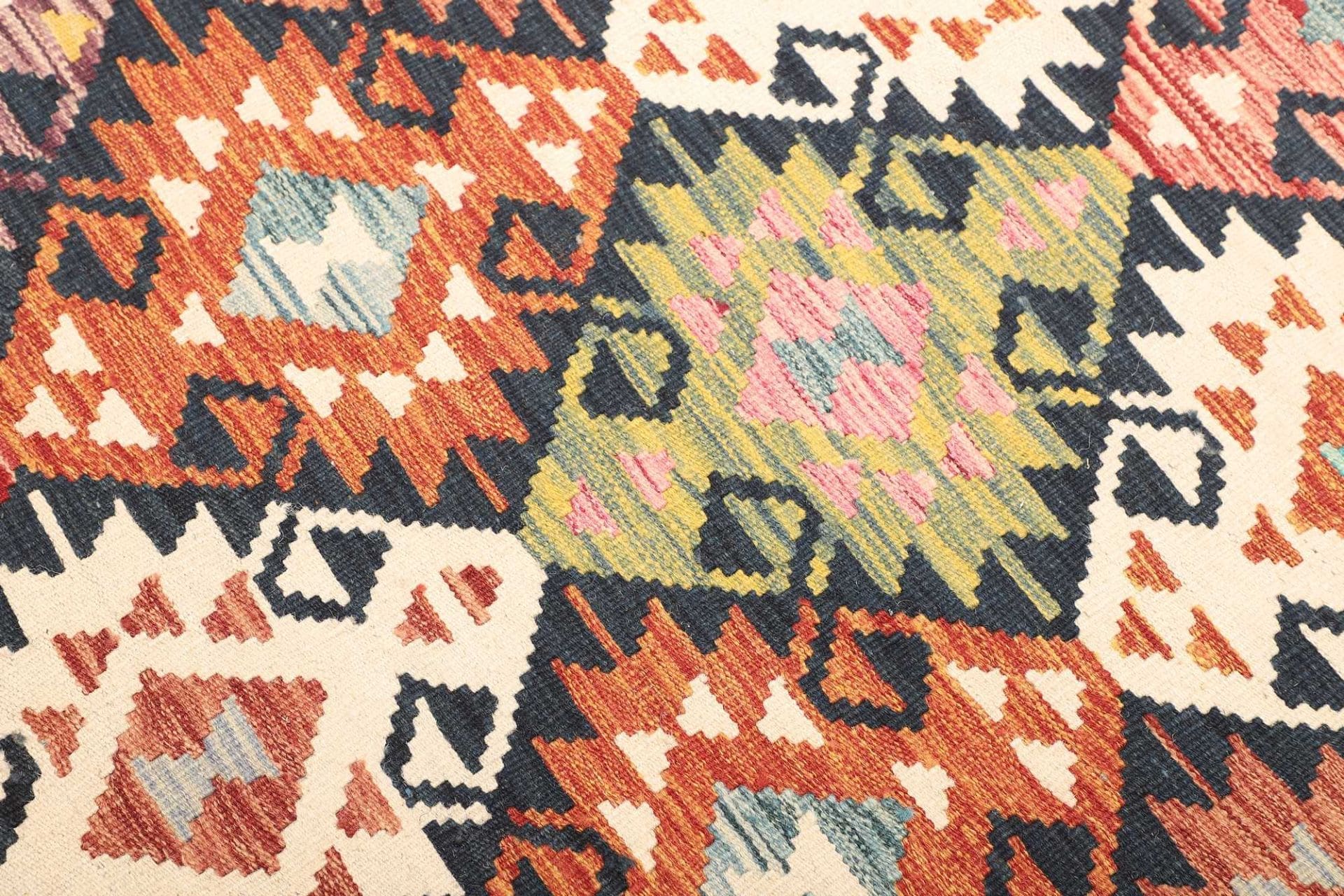 kelim-teppich-123-x-185-cm-handgewebt-rustikales-flair-3 Kilim Pakistani Rug — hand-woven, 123 × 185 cm, Wool