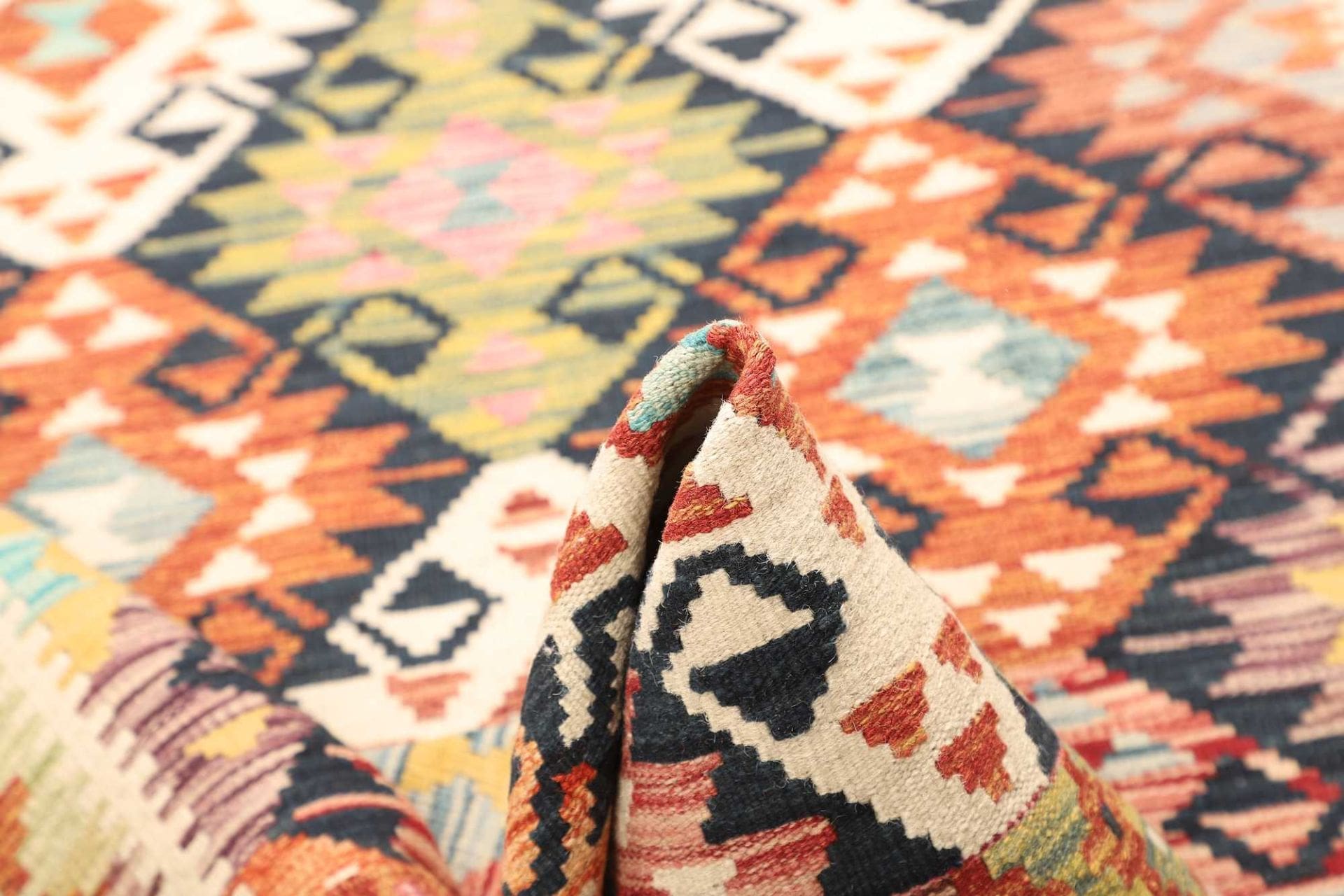 kelim-teppich-123-x-185-cm-handgewebt-rustikales-flair-5 Kilim Pakistani Rug — hand-woven, 123 × 185 cm, Wool