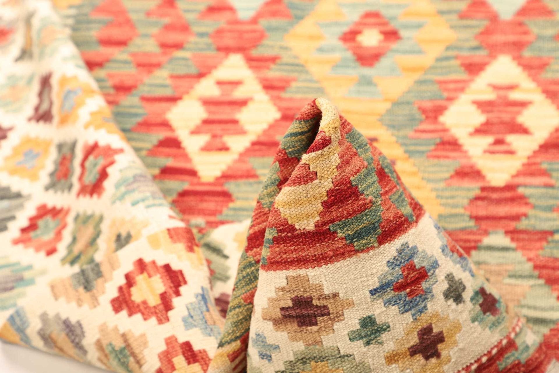 Kilim Pakistani Rug — hand-woven, 135 × 178 cm, Wool