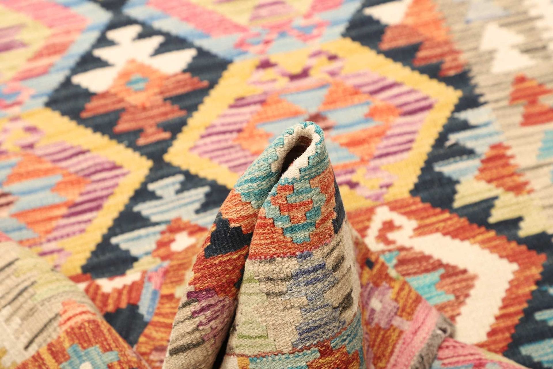 Hand-Woven Wool Kilim Pakistani Rug, 123 × 186 cm