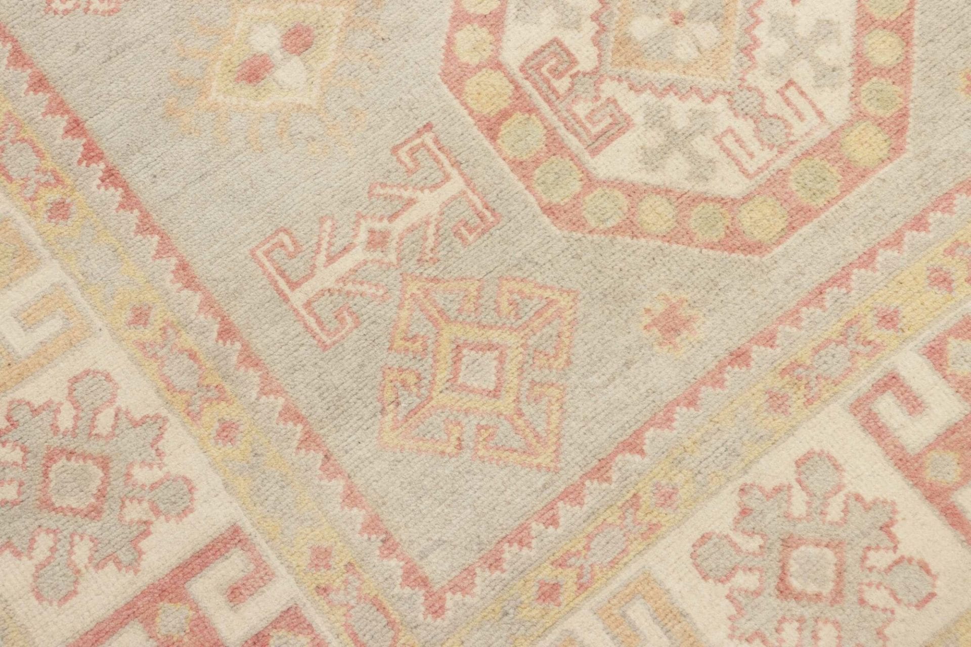 kazak-orientteppich-123-x-172-cm-geometrisches-muster-handgeknupft-5 Kazak Pakistani Rug 123 × 172 cm, Wool, hand-knotted