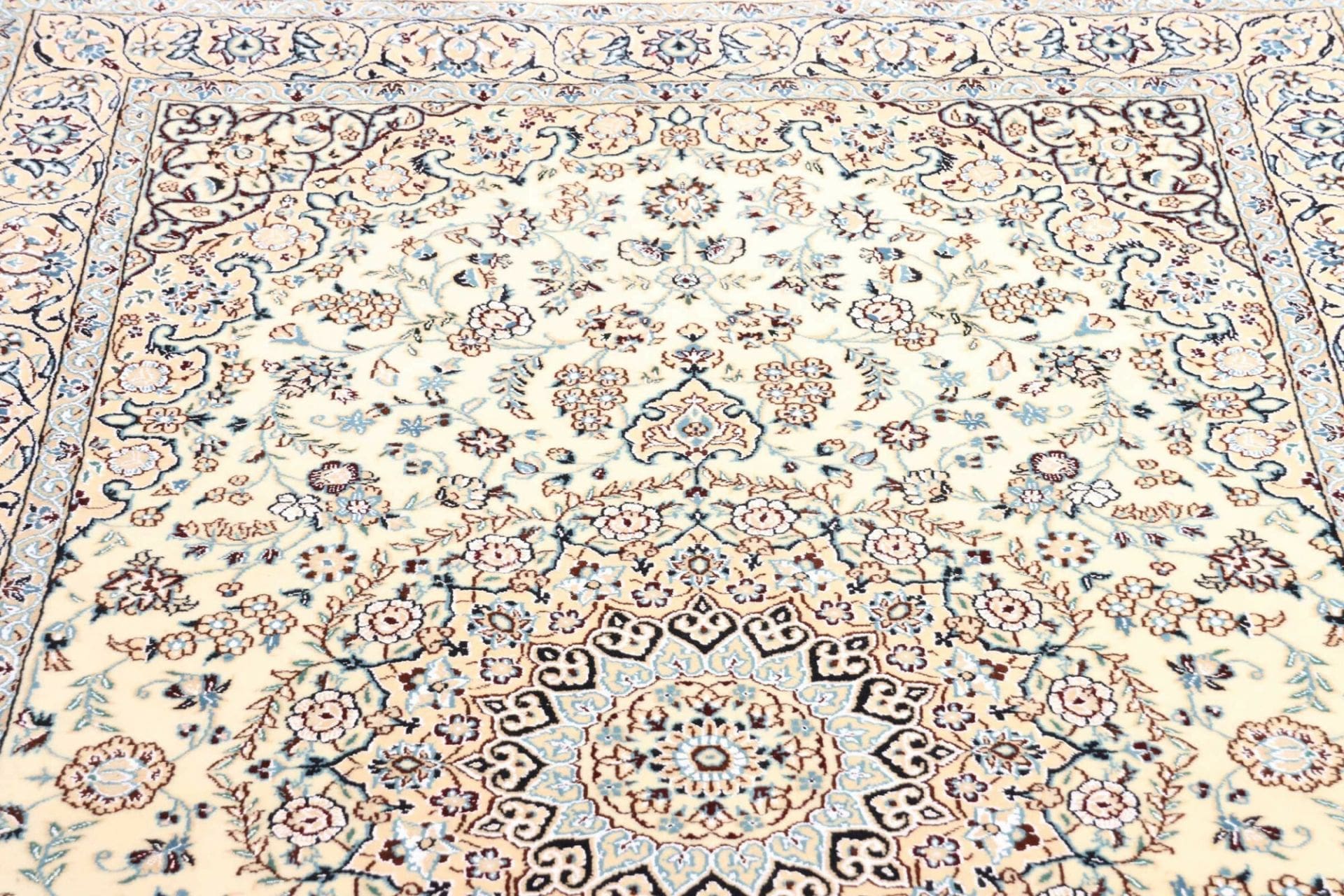 nain-teppich-133-x-218cm-florale-muster-handgeknupft-perserteppich-8 Nain Persian Rug — hand-knotted, 133 × 218 cm, Wool