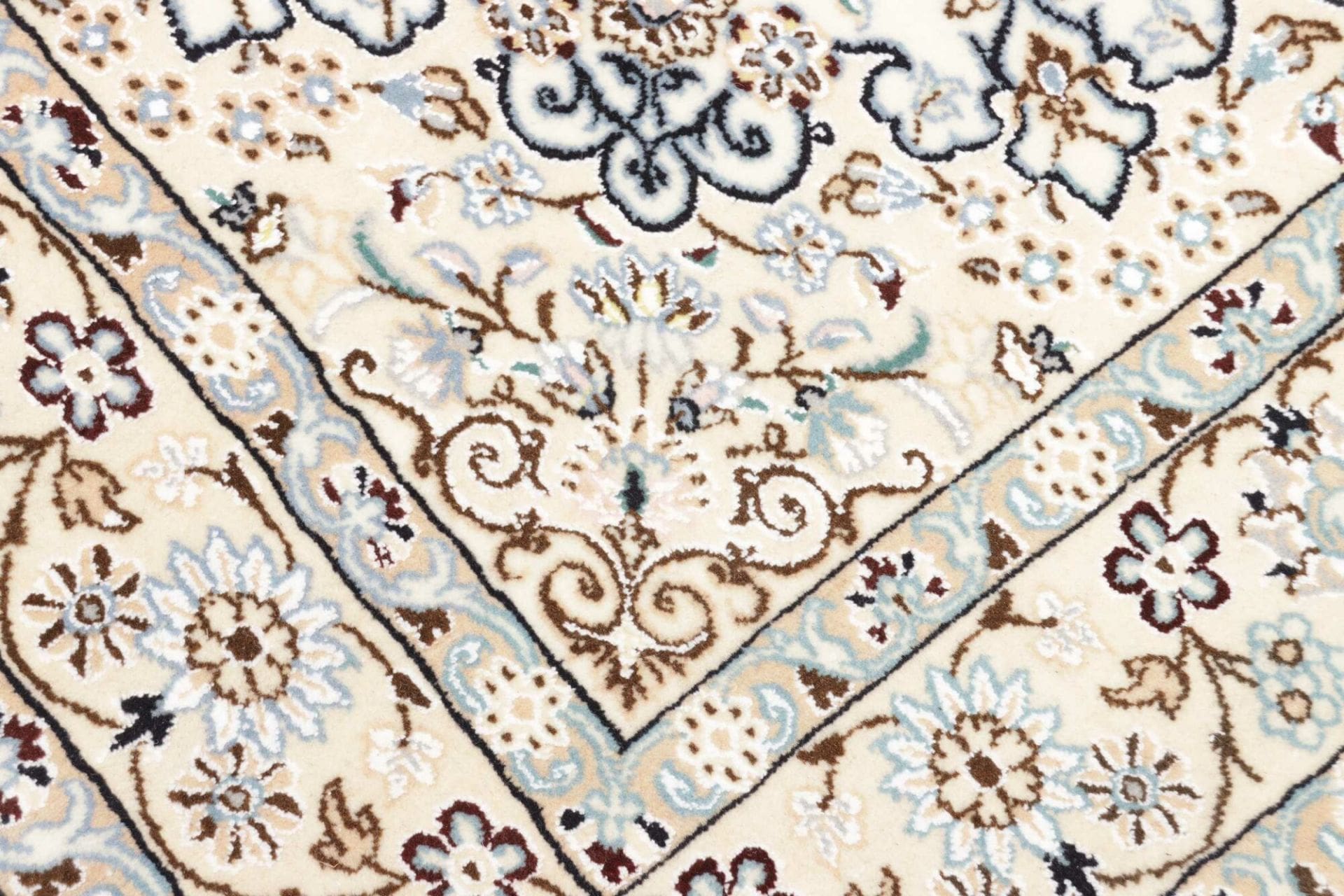 Hand-Knotted Wool Nain Persian Rug, 131 × 202 cm
