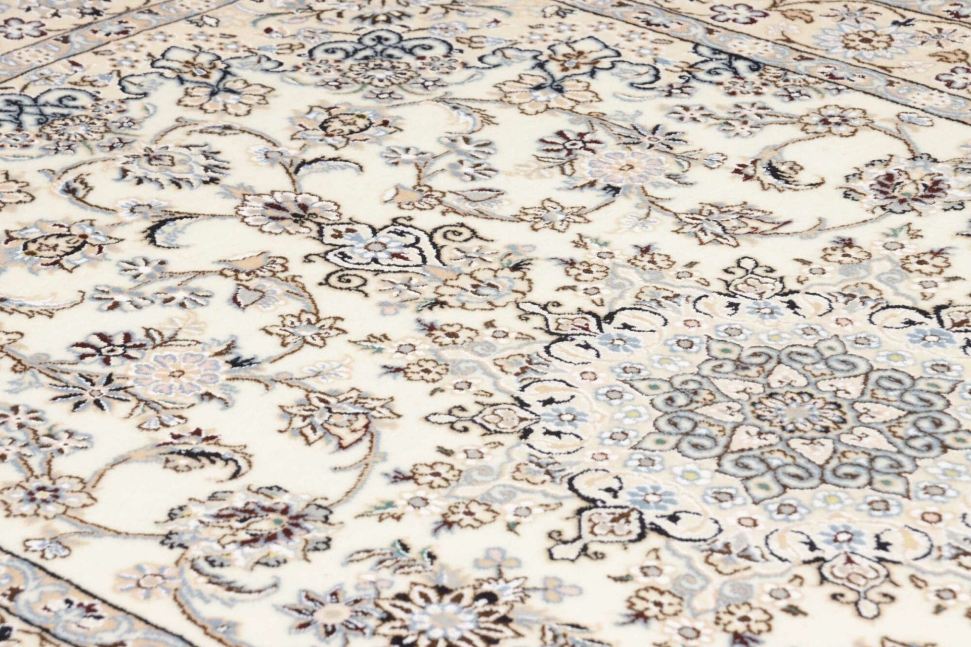 Hand-Knotted Wool Nain Persian Rug, 131 × 202 cm
