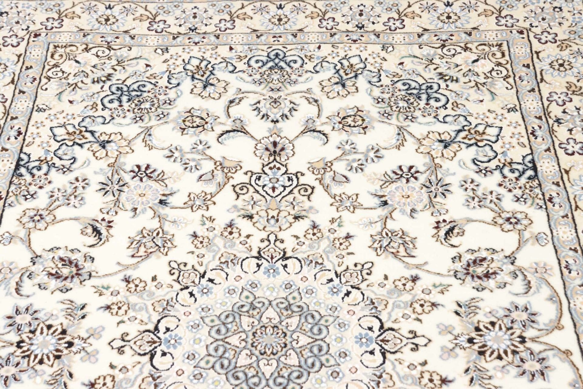 Hand-Knotted Wool Nain Persian Rug, 131 × 202 cm