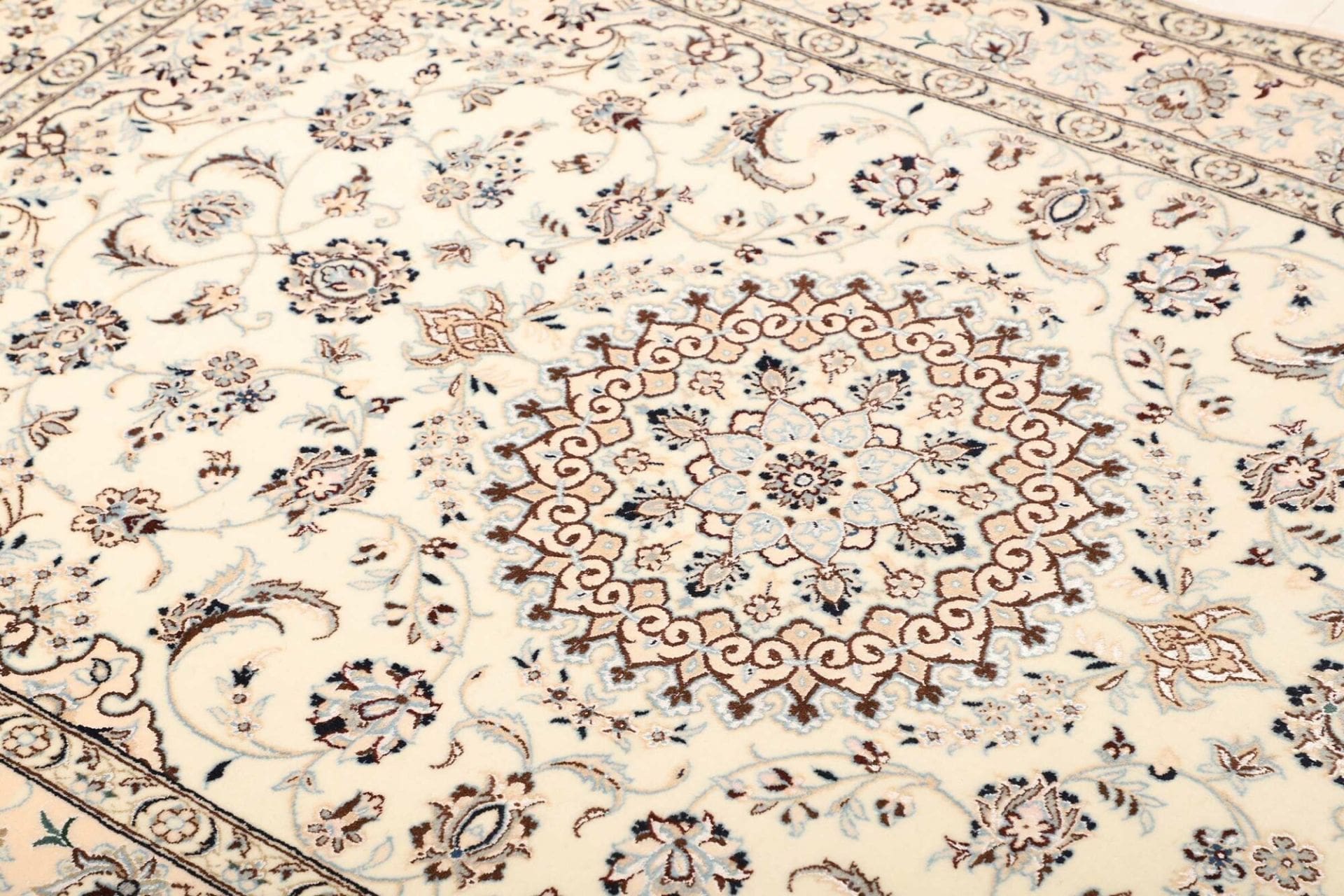 Hand-Knotted Wool Nain Persian Rug, 126 × 188 cm