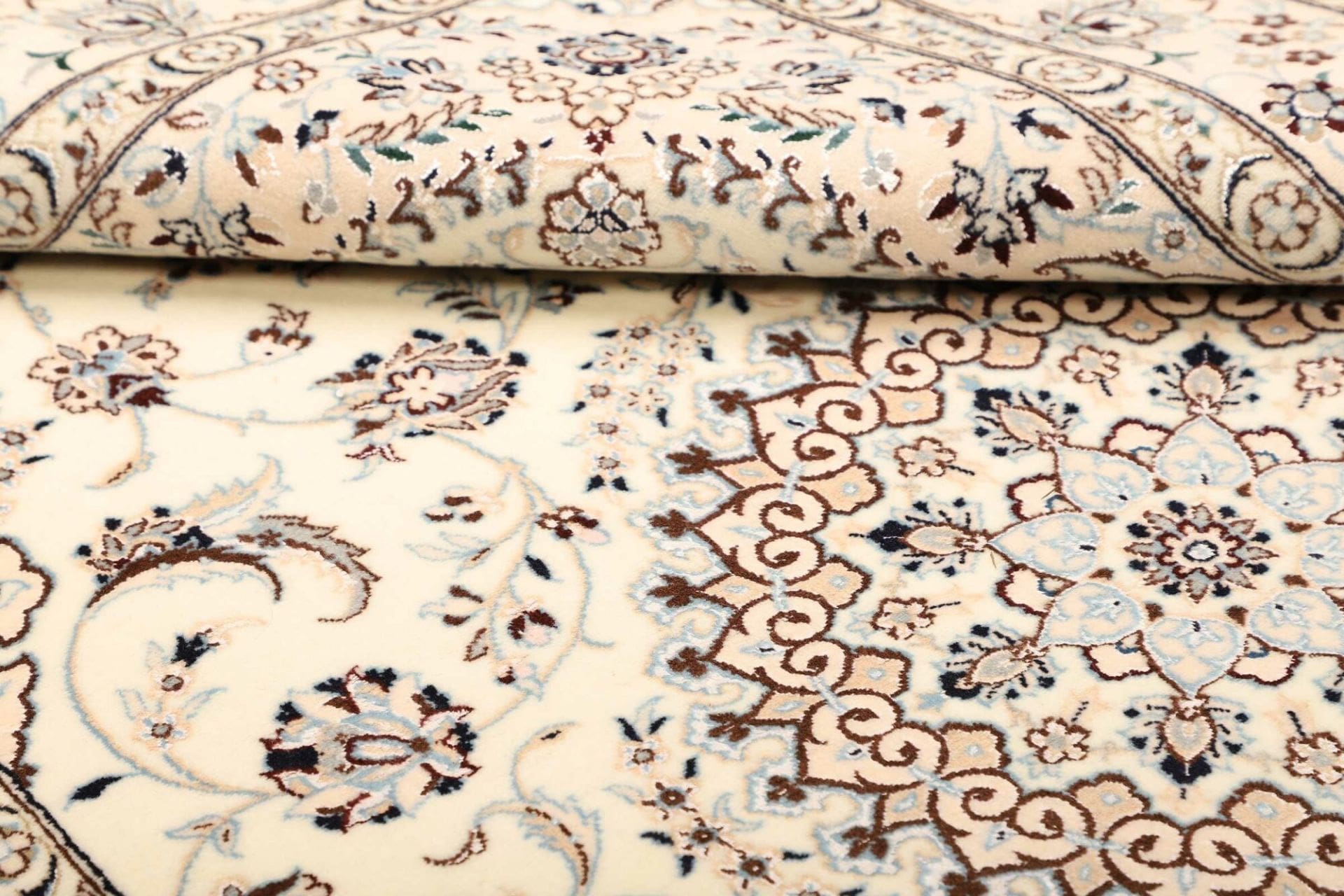 Hand-Knotted Wool Nain Persian Rug, 126 × 188 cm