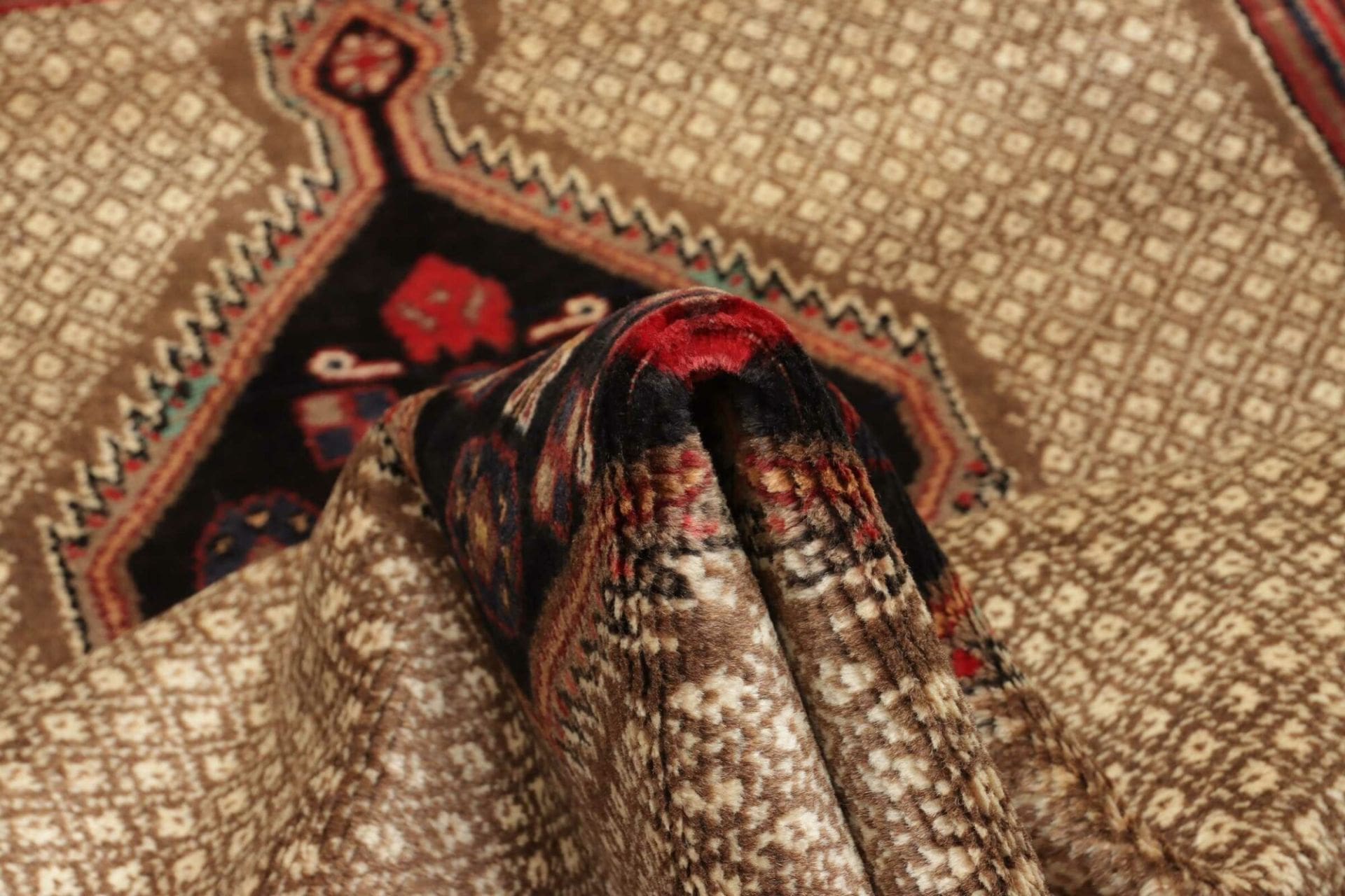 Persian Rug 130 × 182 cm, Wool, hand-knotted