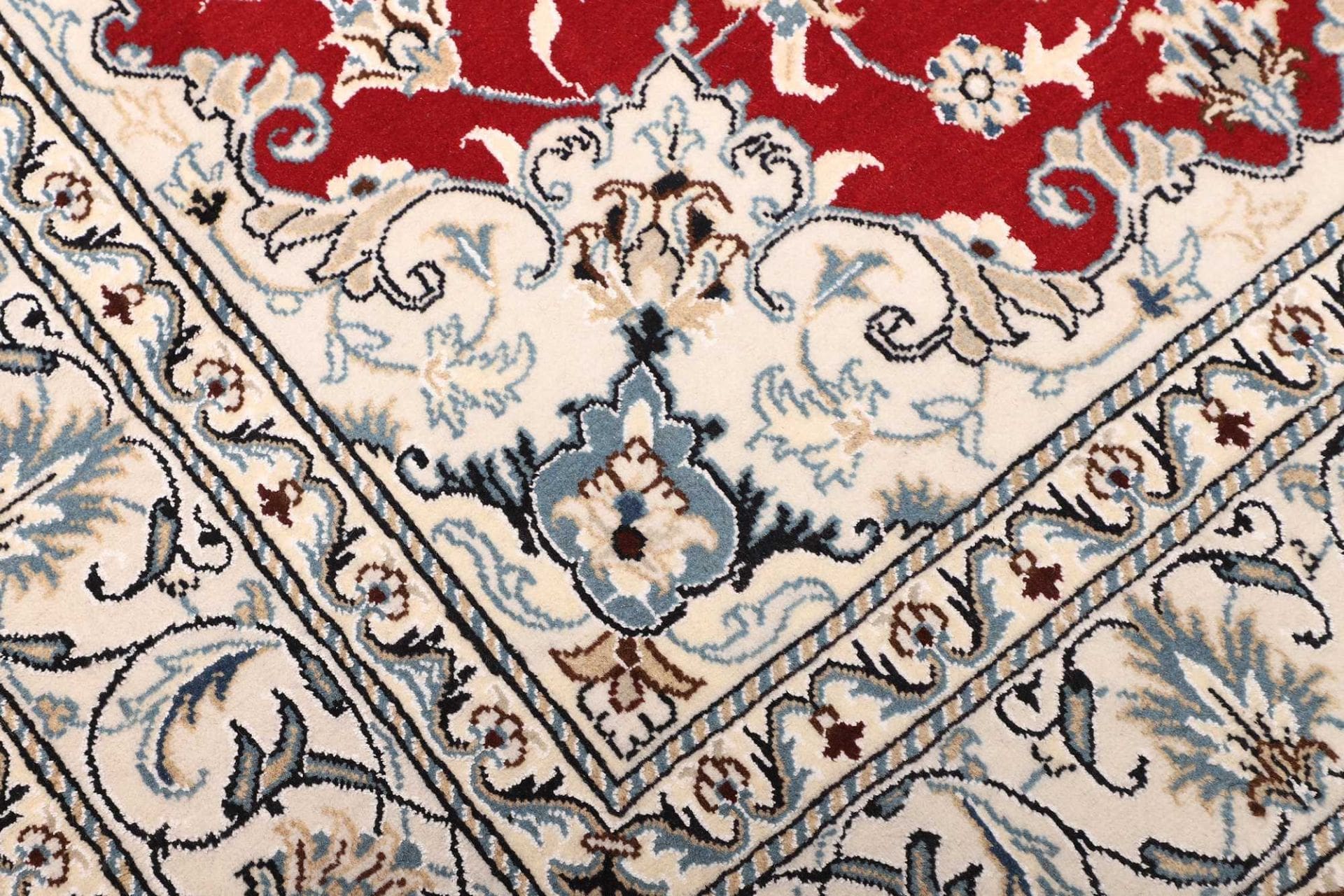 Hand-Knotted Wool Nain Persian Rug, 150 × 208 cm