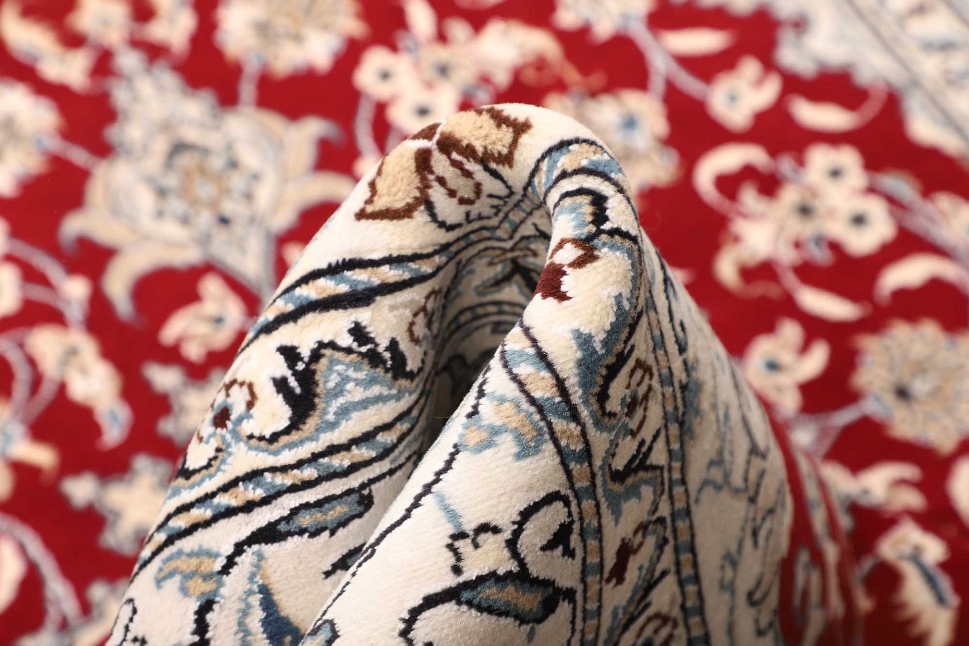Hand-Knotted Wool Nain Persian Rug, 150 × 208 cm