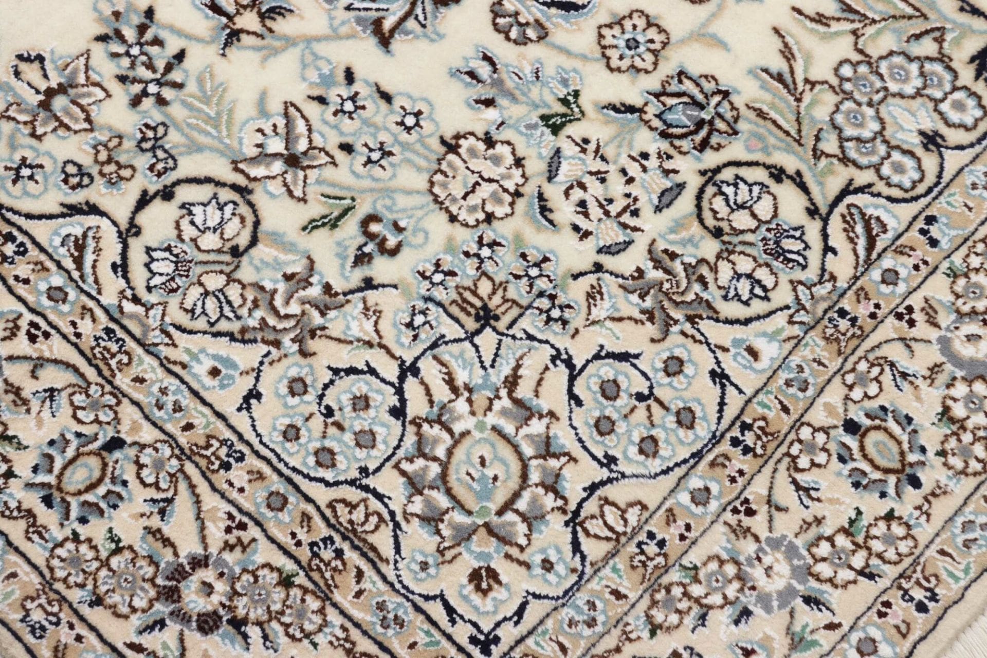 Hand-Knotted Wool Nain Persian Rug, 136 × 220 cm