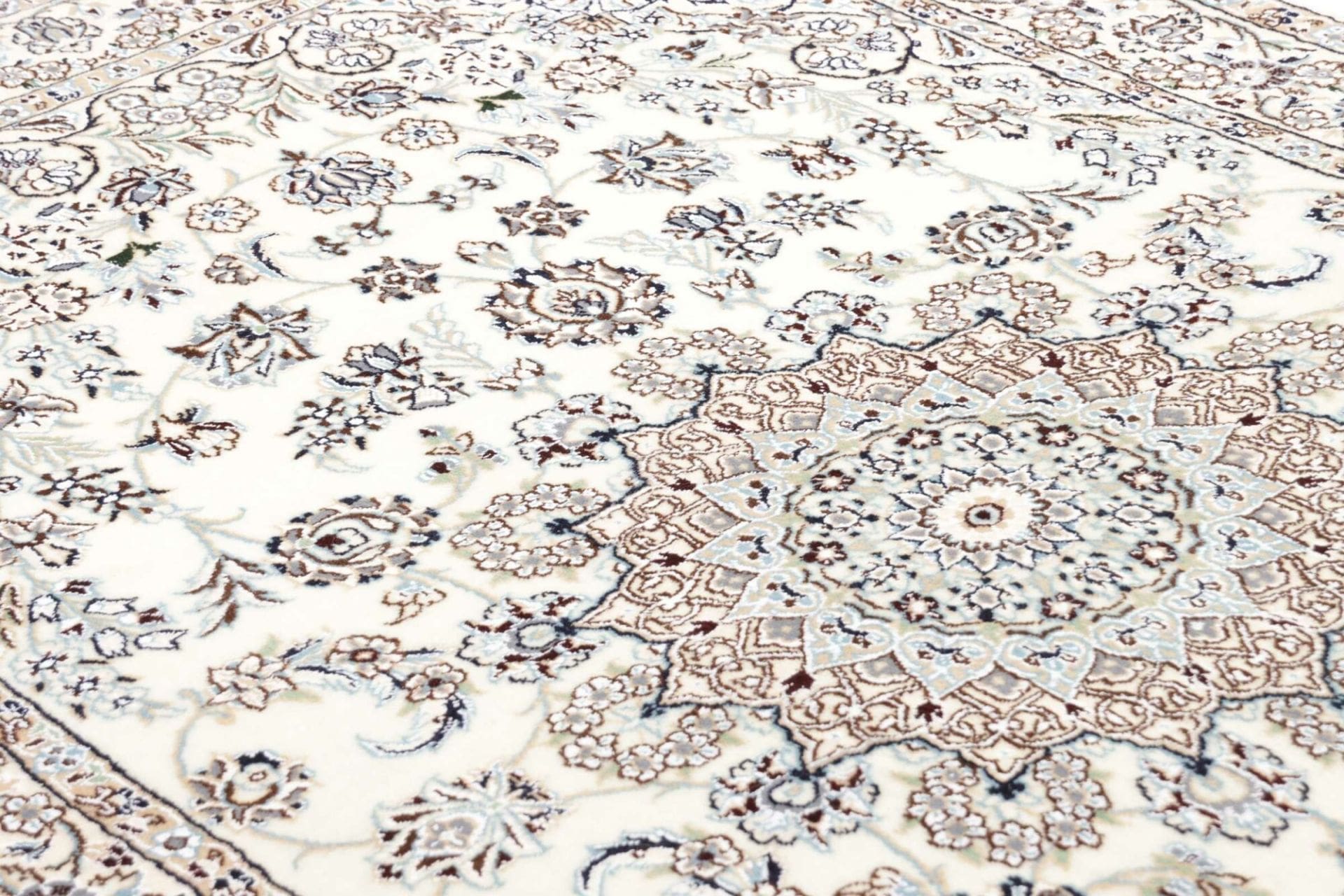 Hand-Knotted Wool Nain Persian Rug, 136 × 220 cm