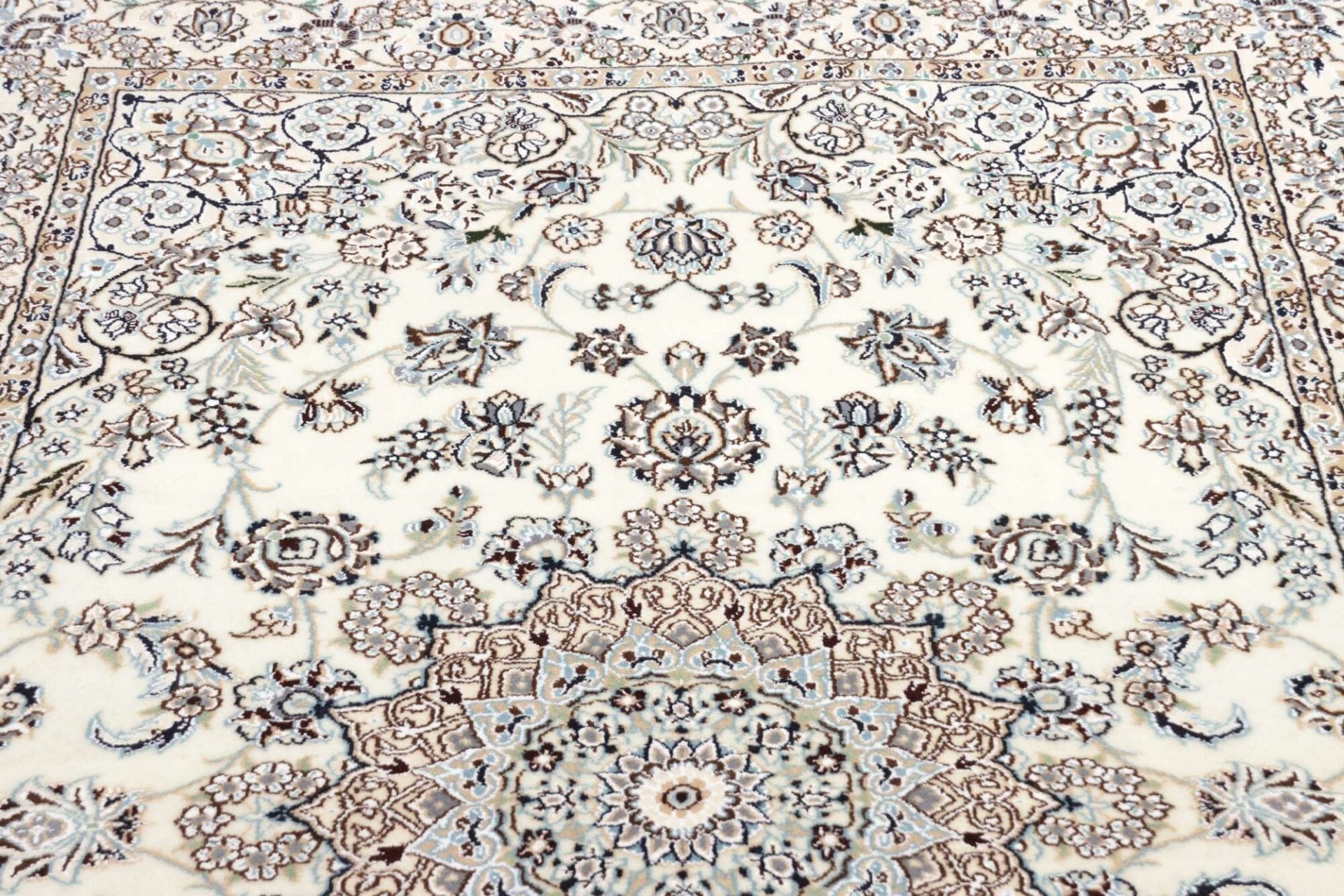 Hand-Knotted Wool Nain Persian Rug, 136 × 220 cm
