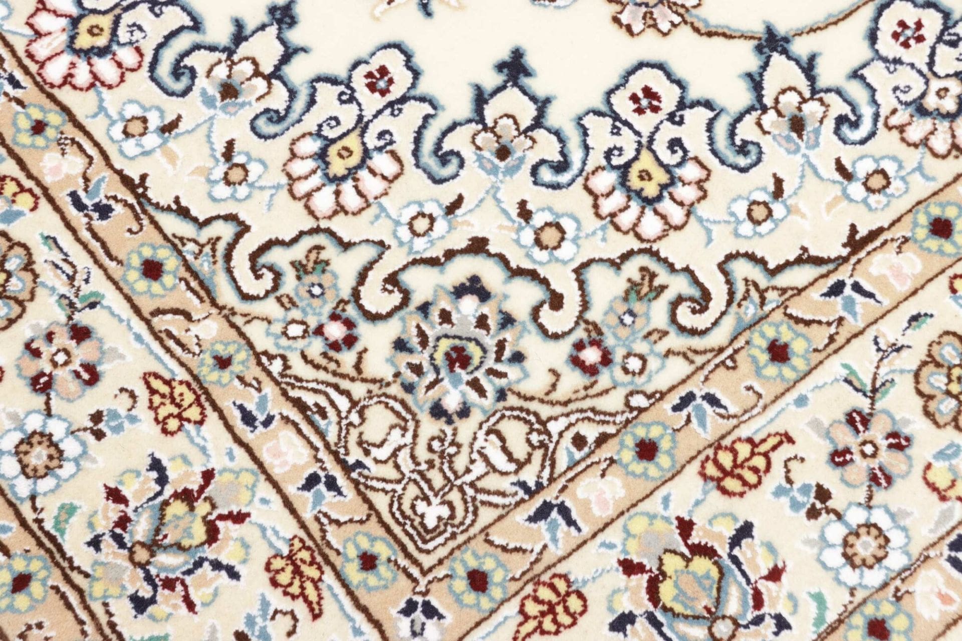 Nain Persian Rug 141 × 204 cm, Wool, hand-knotted