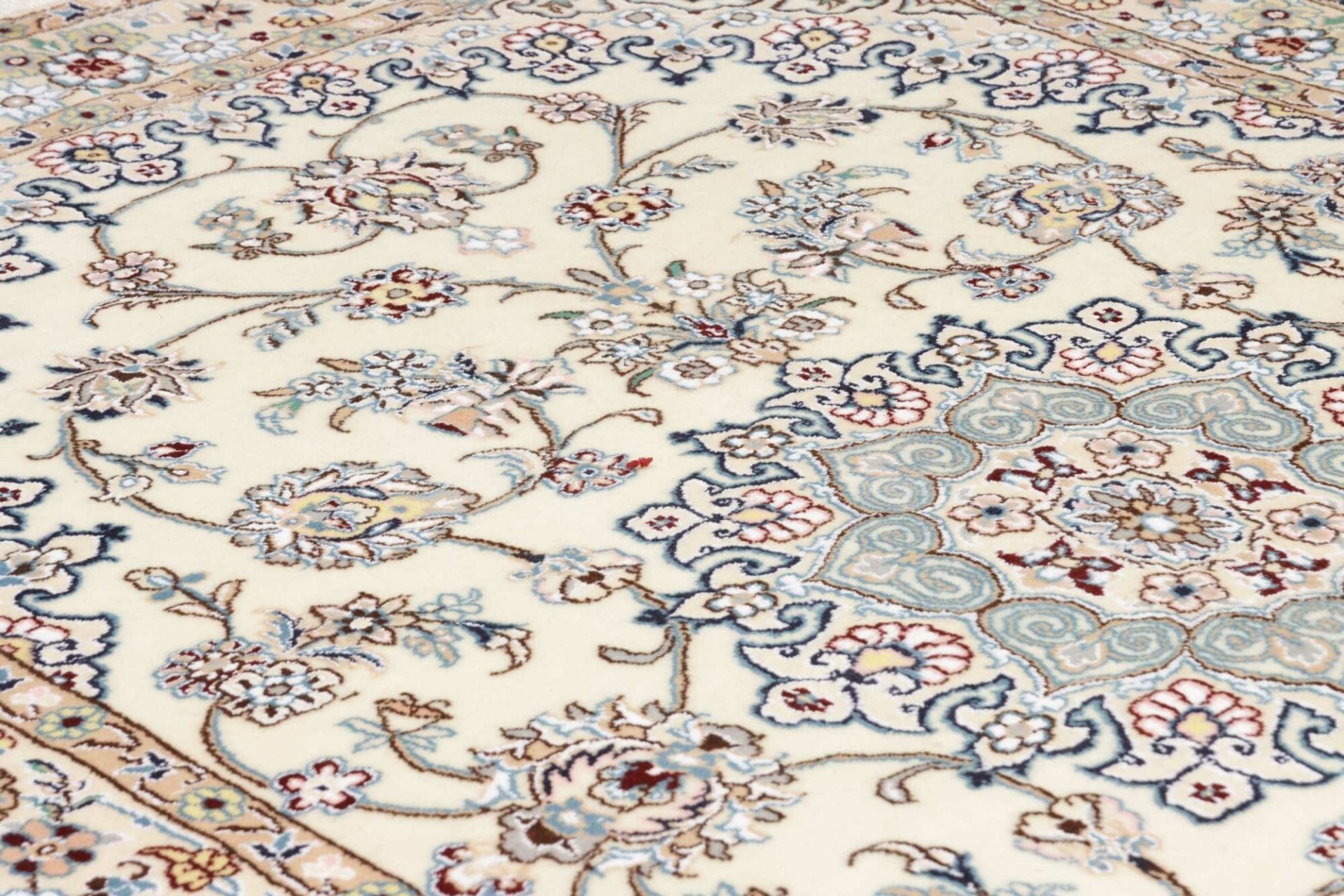 Nain Persian Rug 141 × 204 cm, Wool, hand-knotted