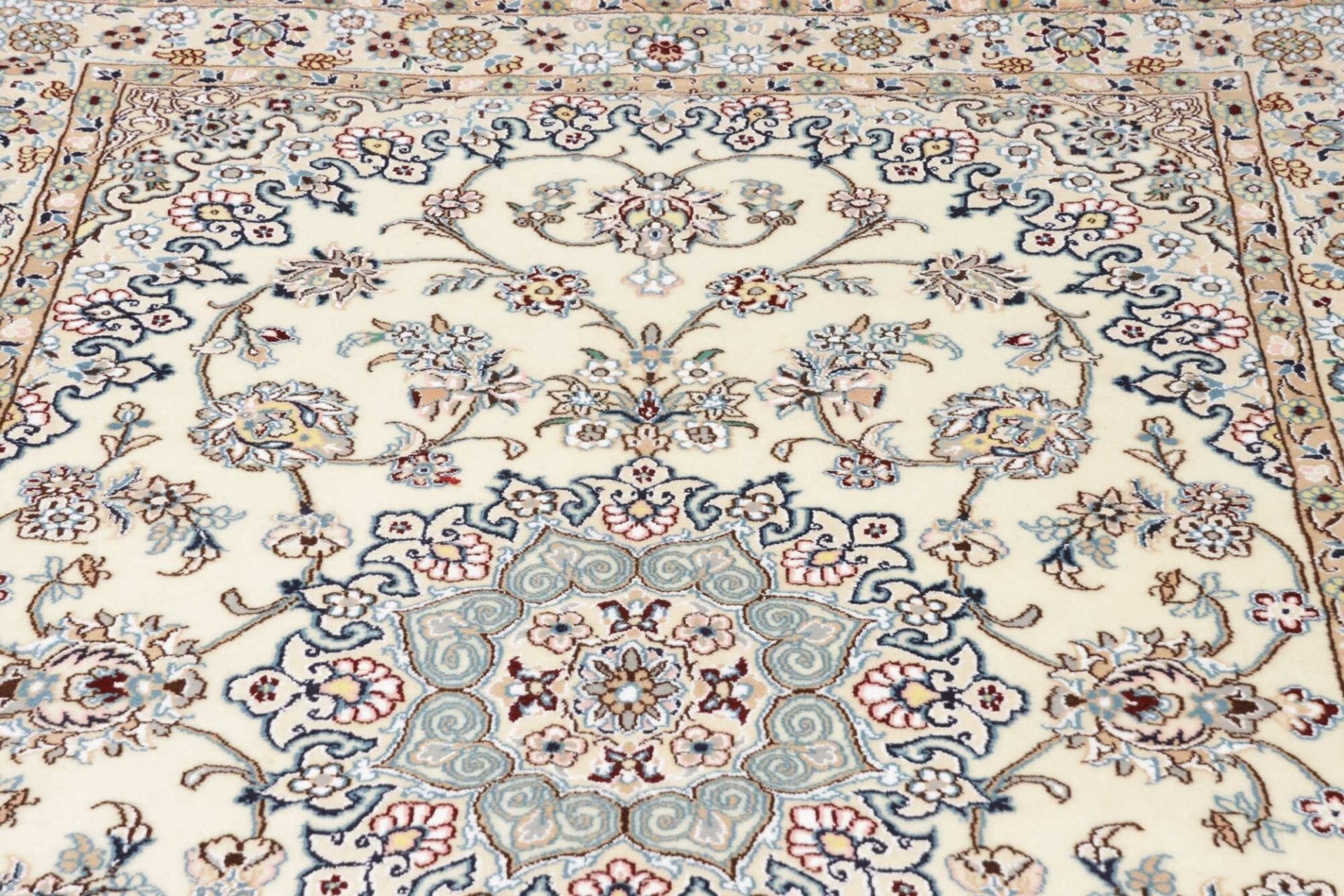 Nain Persian Rug 141 × 204 cm, Wool, hand-knotted