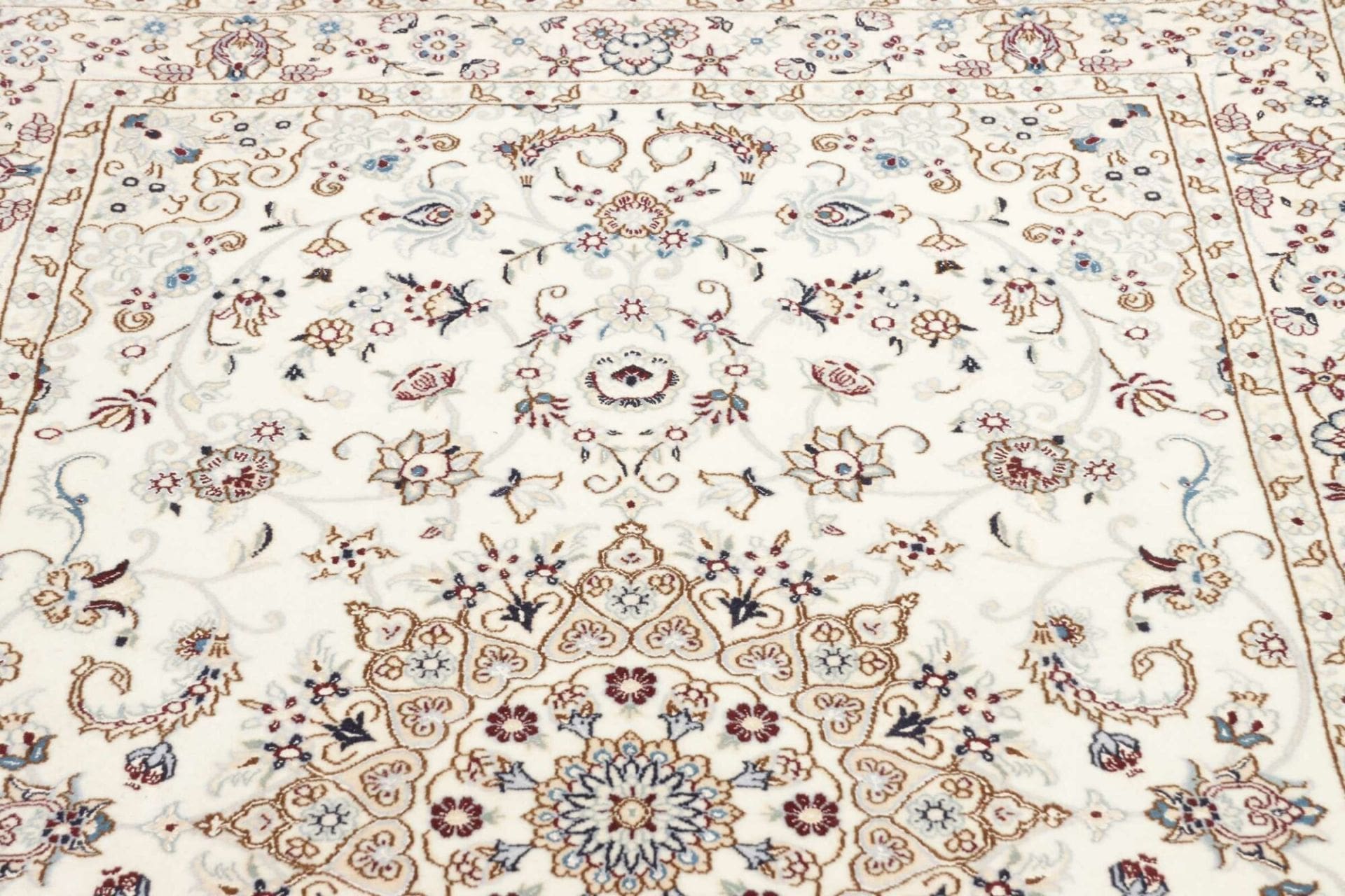 Nain Persian Rug — hand-knotted, 128 × 210 cm, Wool