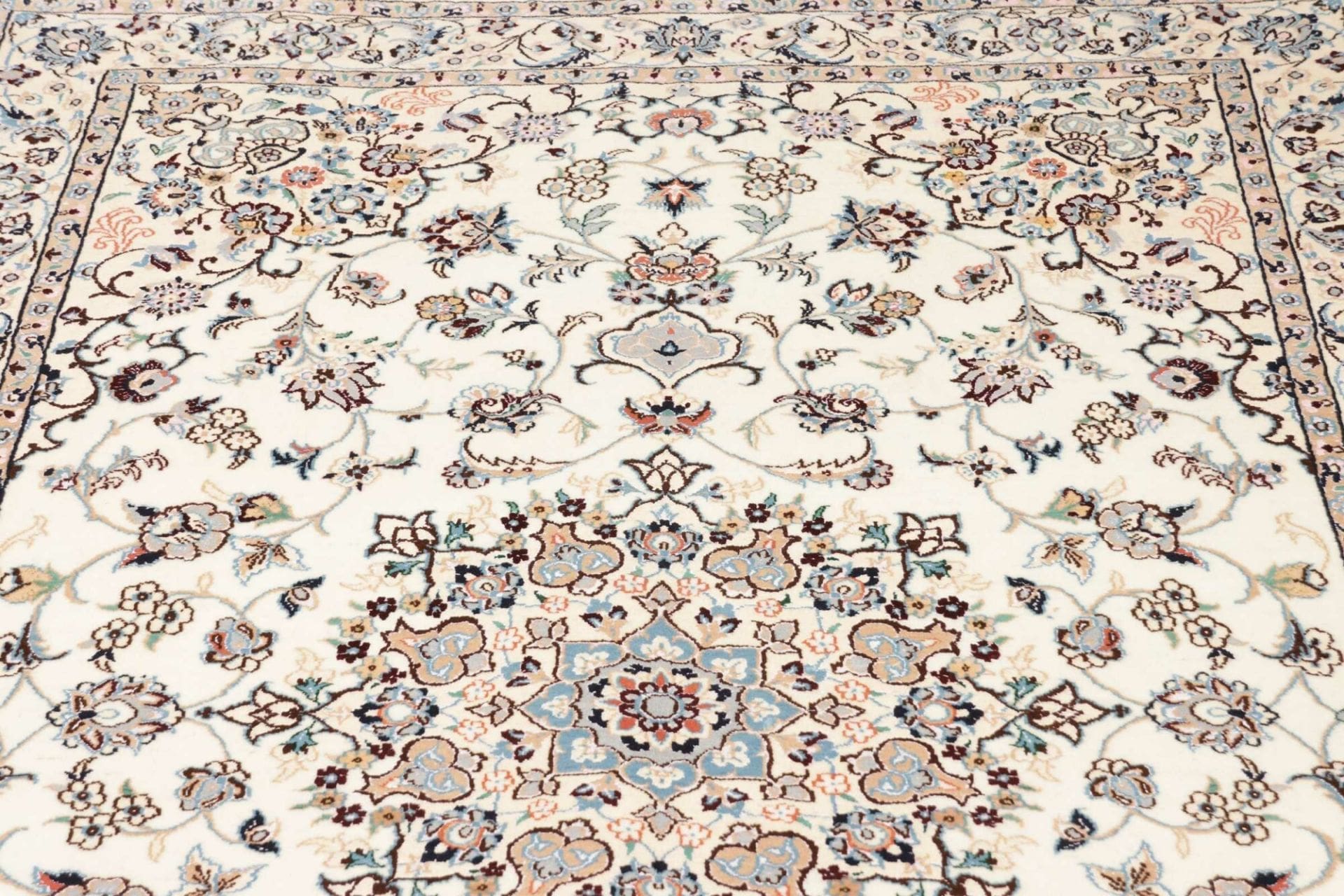 Nain Persian Rug 141 × 214 cm, Wool, hand-knotted