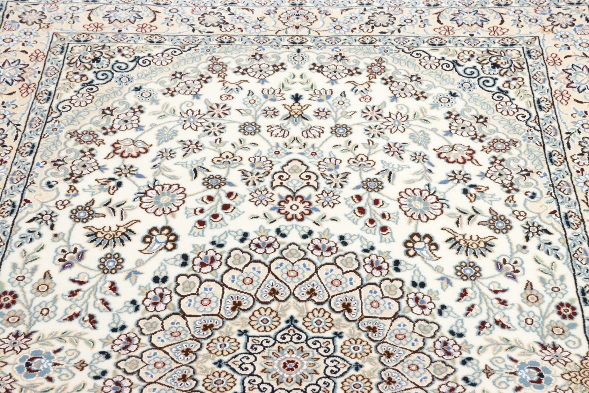 nain-perserteppich-133-x-220-cm-florale-muster-handgeknupft-8 Nain Persian Rug 133 × 220 cm, Wool, hand-knotted