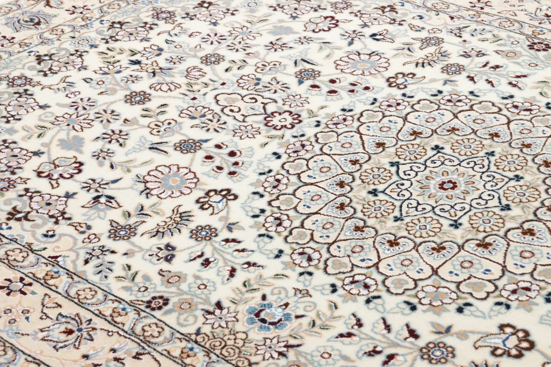 Nain Persian Rug 135 × 212 cm, Wool, hand-knotted