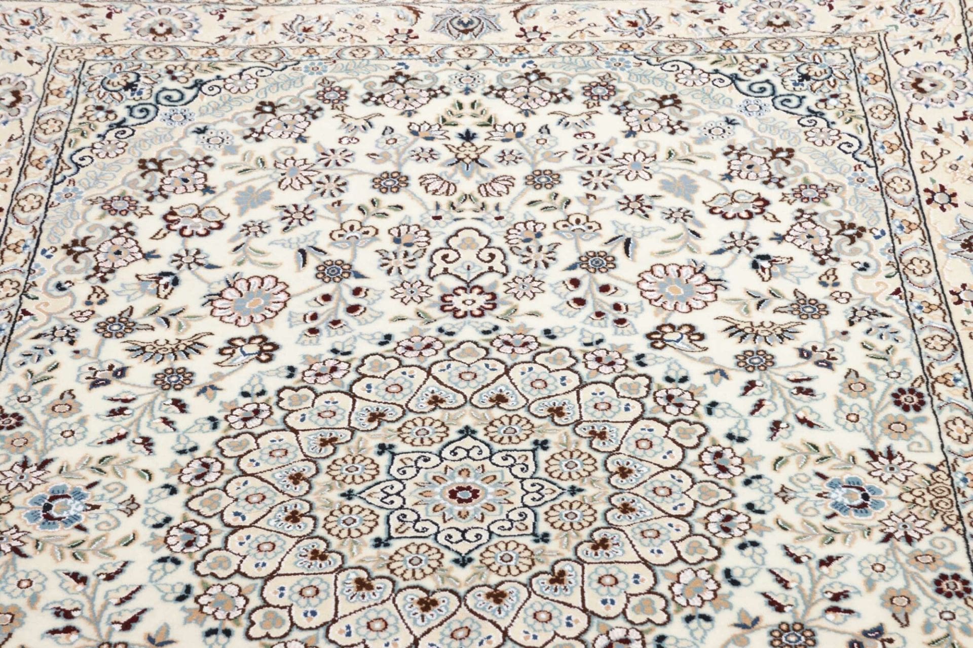 Nain Persian Rug 135 × 212 cm, Wool, hand-knotted