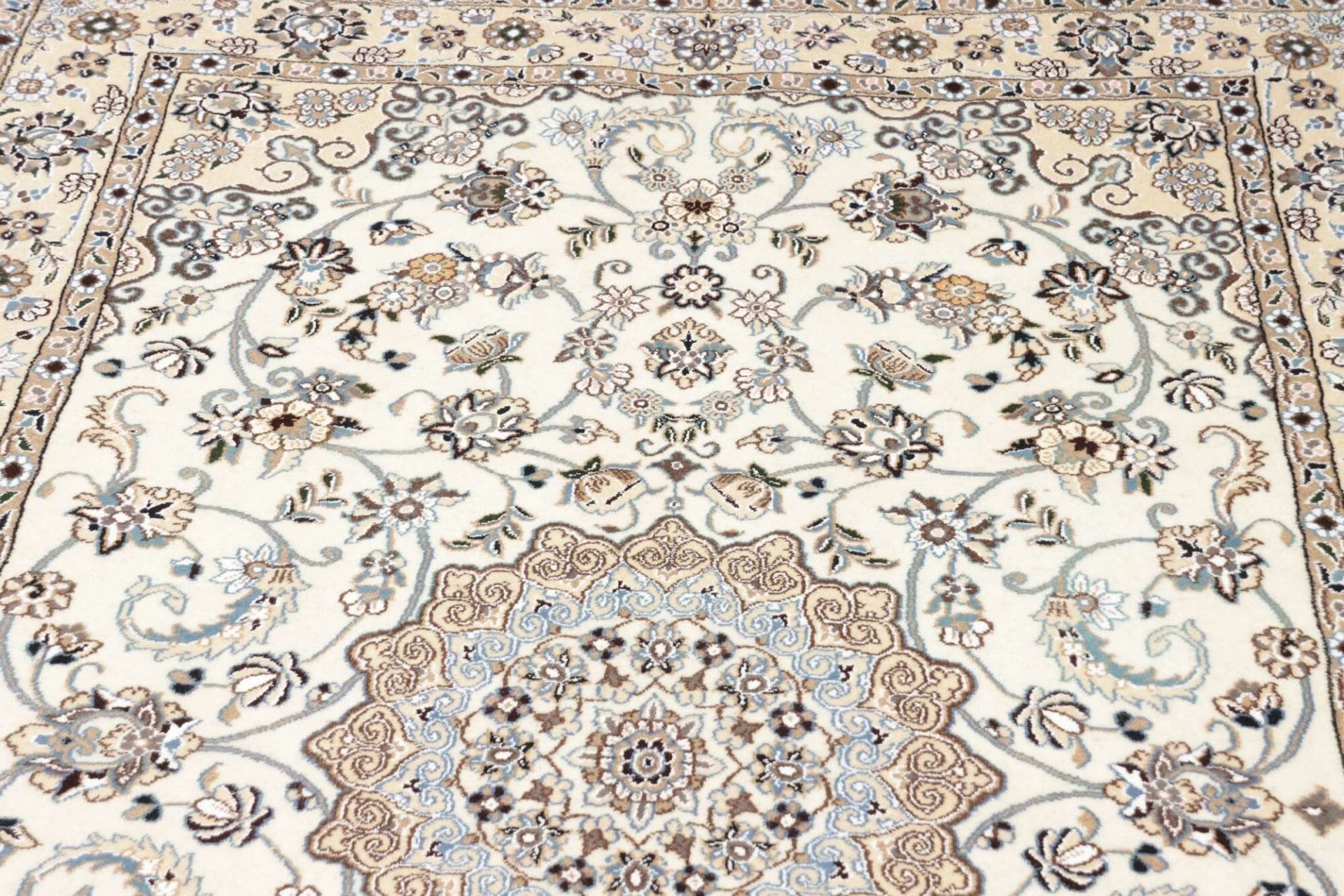 Nain Persian Rug 136 × 210 cm, Wool, hand-knotted