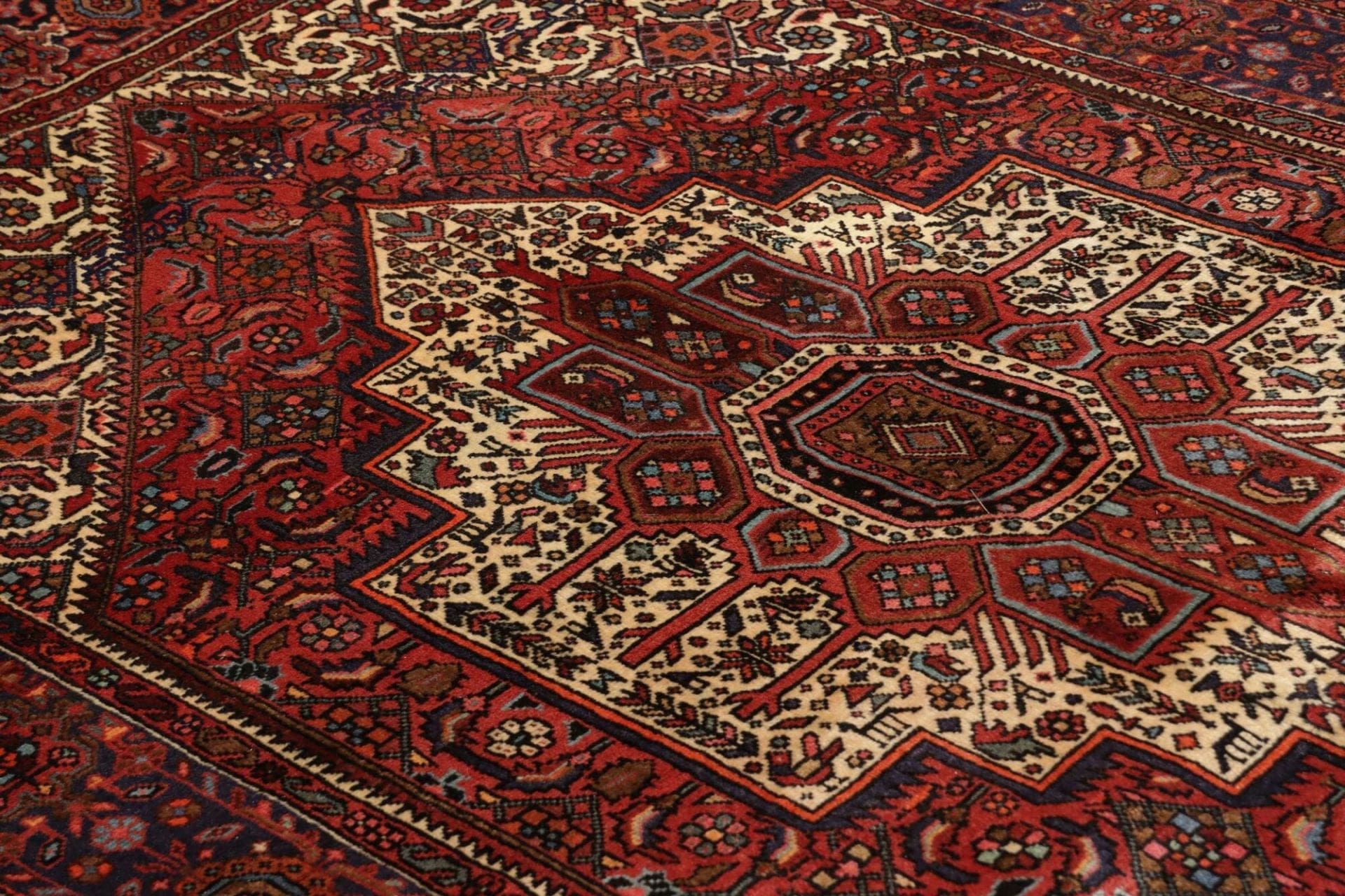 Persian Rug — hand-knotted, 125 × 200 cm, Wool