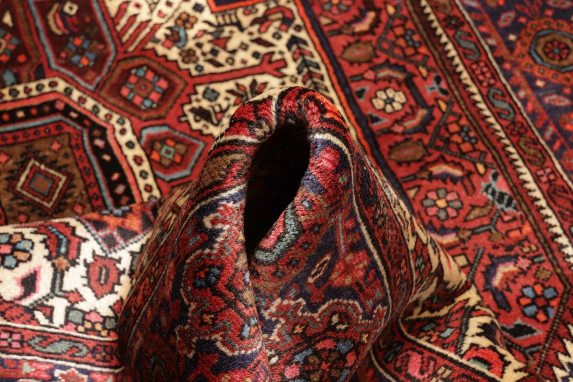 Persian Rug — hand-knotted, 125 × 200 cm, Wool