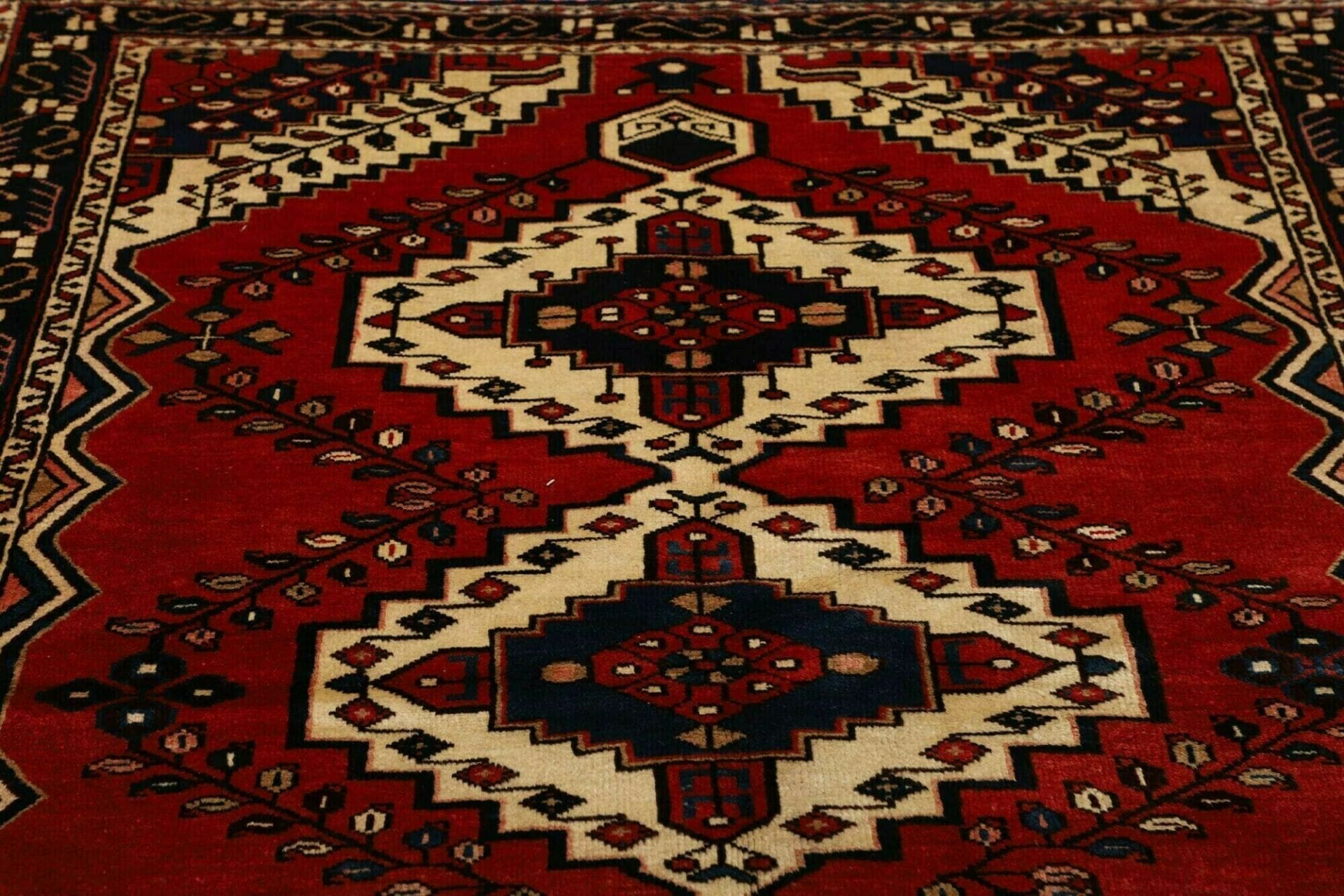 Hamadan Persian Rug 153 × 201 cm, Wool, hand-knotted