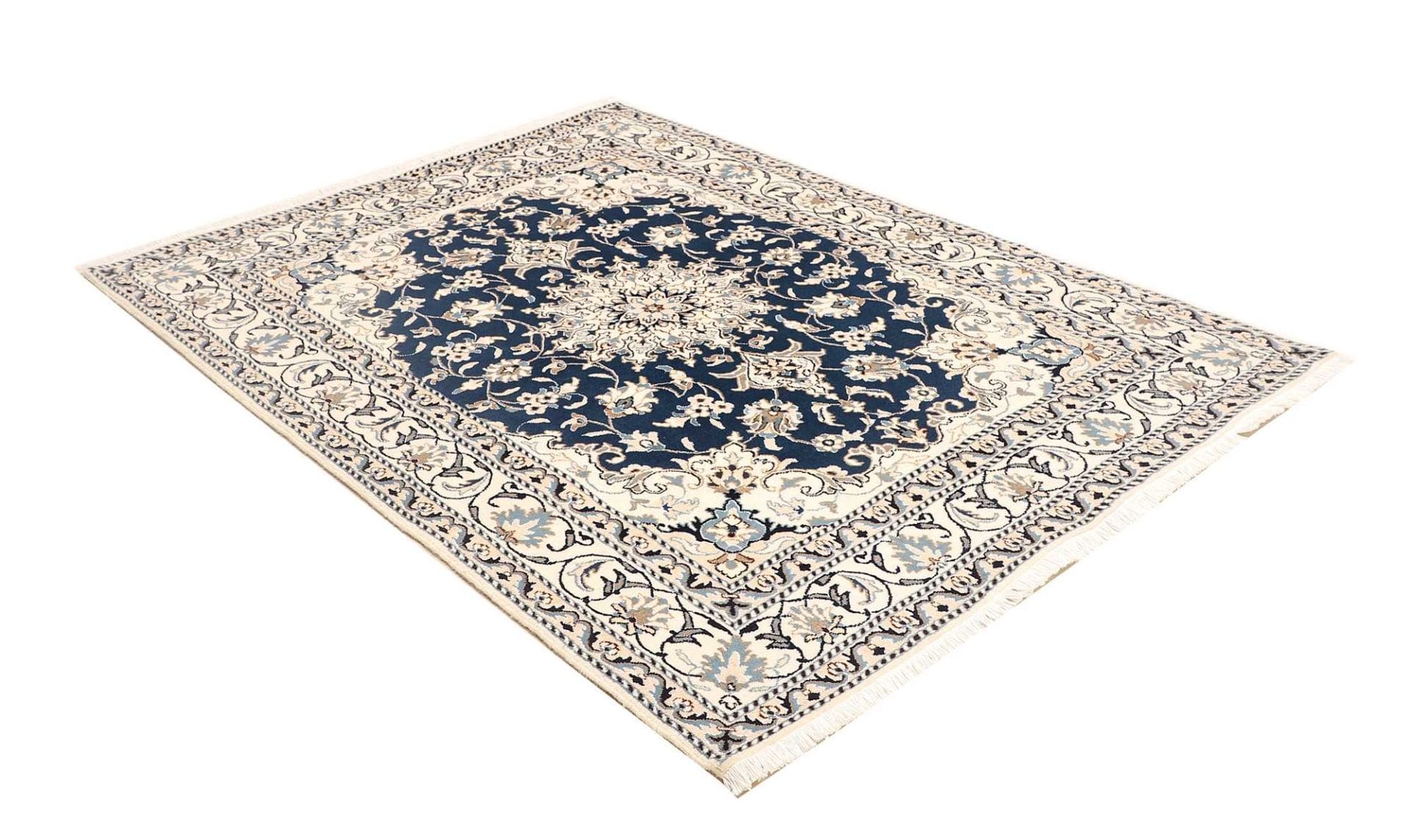Nain Persian Rug — hand-knotted, 156 × 207 cm, Wool
