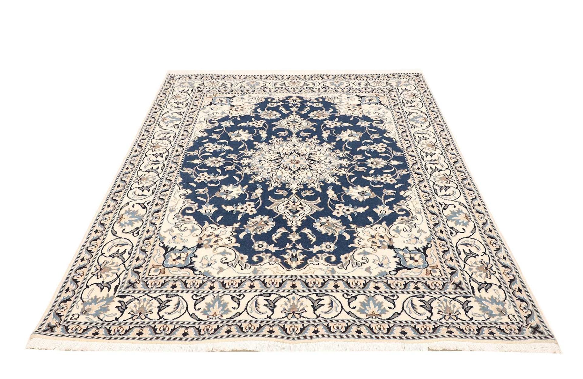 Nain Persian Rug — hand-knotted, 156 × 207 cm, Wool