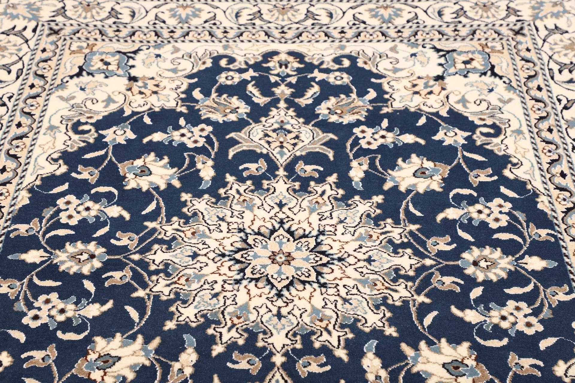 Nain Persian Rug — hand-knotted, 156 × 207 cm, Wool