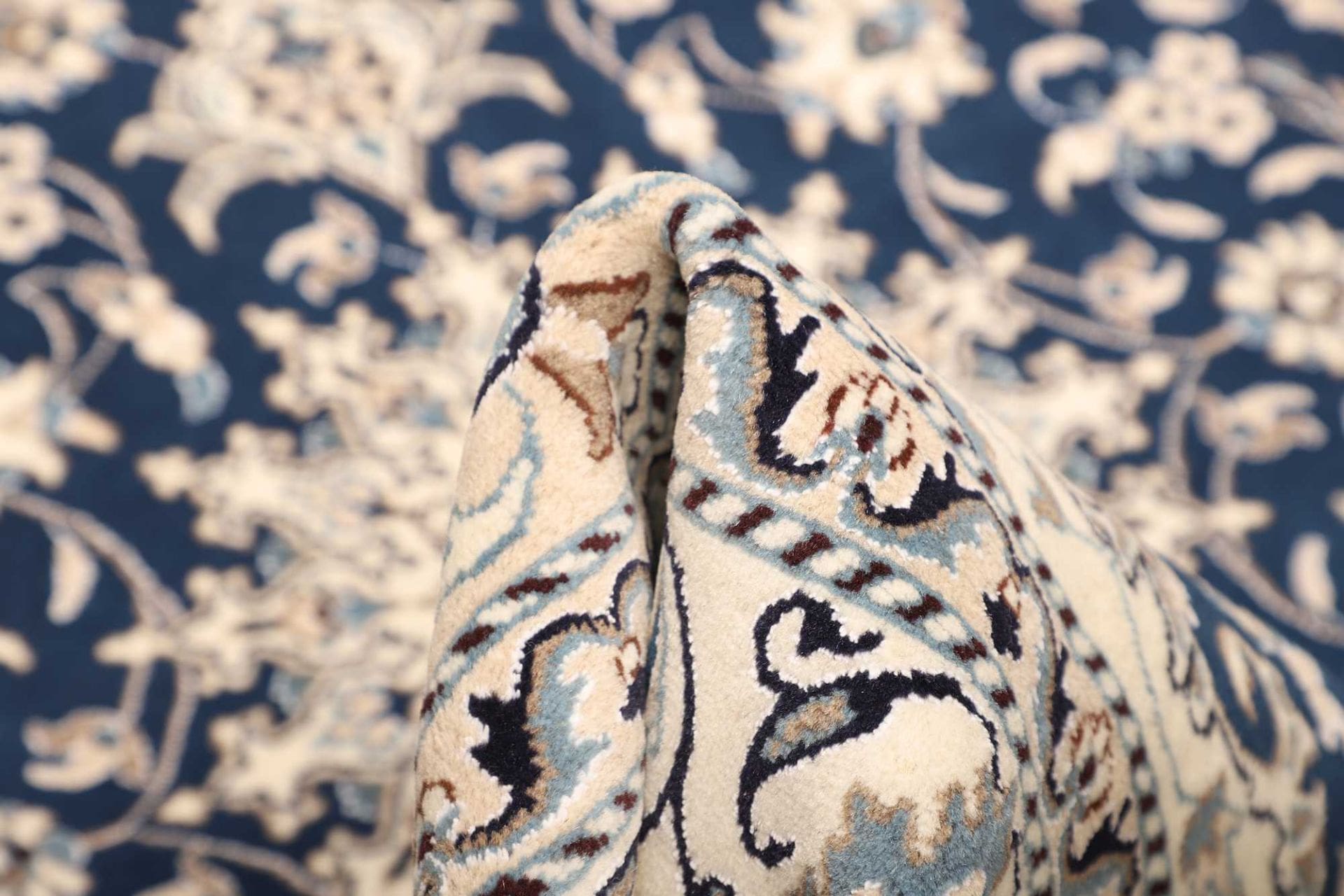 Nain Persian Rug — hand-knotted, 156 × 207 cm, Wool