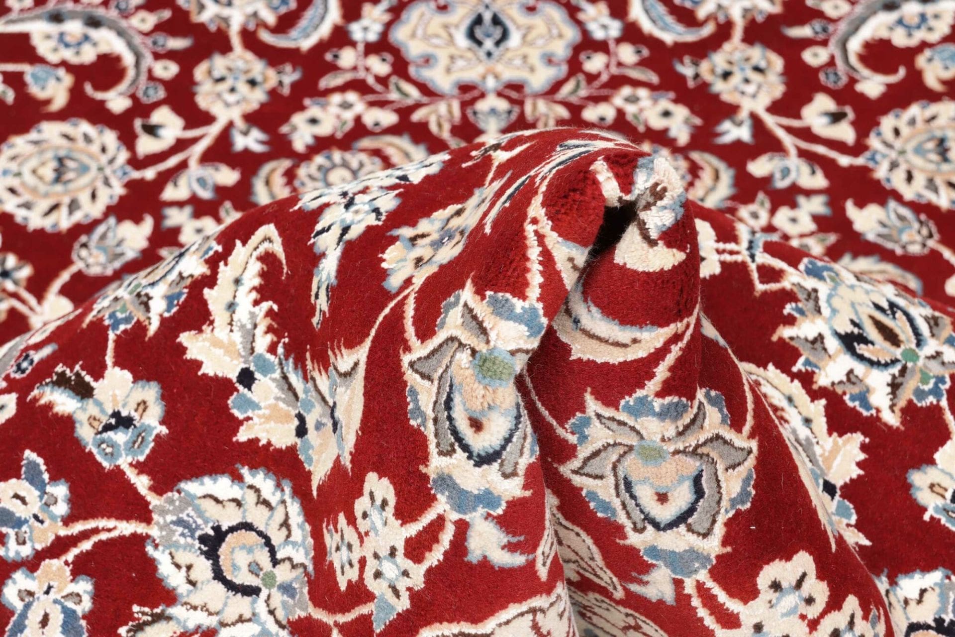 Nain Persian Rug 137 × 213 cm, Wool, hand-knotted