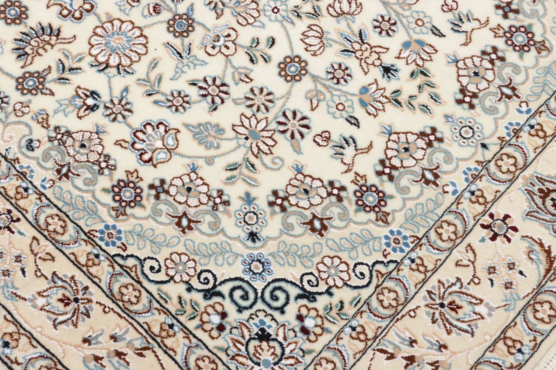 Hand-Knotted Wool Nain Persian Rug, 133 × 215 cm
