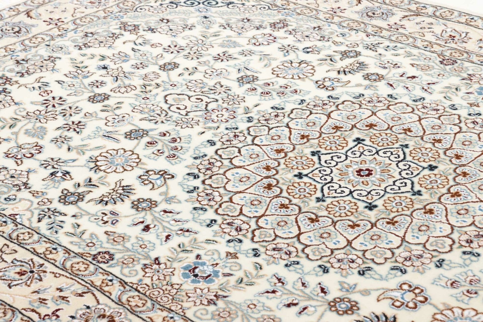 Hand-Knotted Wool Nain Persian Rug, 133 × 215 cm