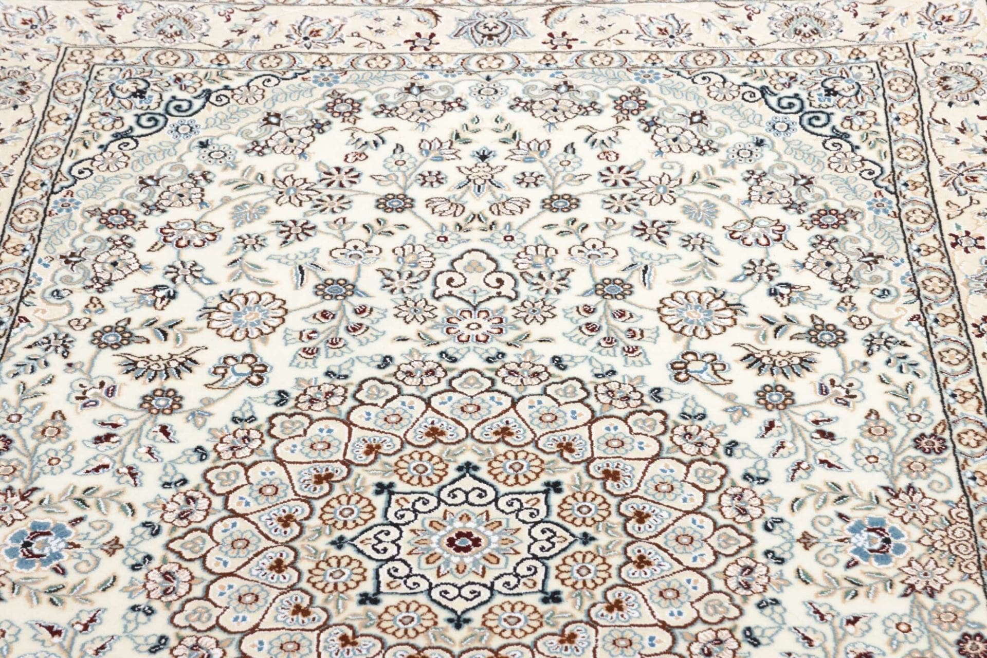 Hand-Knotted Wool Nain Persian Rug, 133 × 215 cm