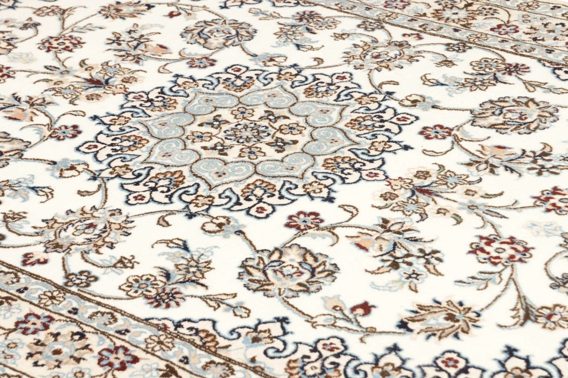 Nain Persian Rug — hand-knotted, 135 × 202 cm, Wool