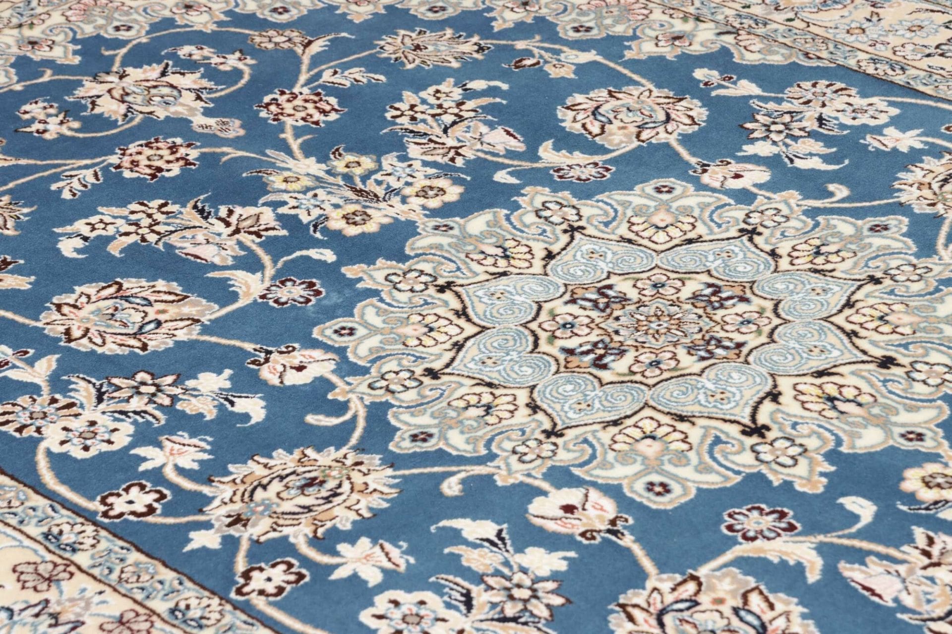 orientteppich-nain-140-x-214cm-handgeknupft-schurwolle-floral-7 Nain Persian Rug 140 × 214 cm, Wool, hand-knotted