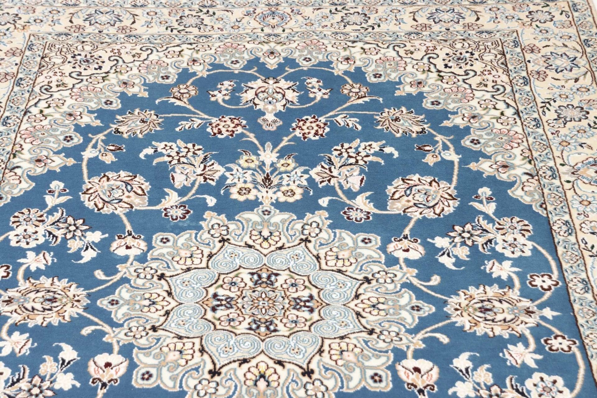 orientteppich-nain-140-x-214cm-handgeknupft-schurwolle-floral-8 Nain Persian Rug 140 × 214 cm, Wool, hand-knotted