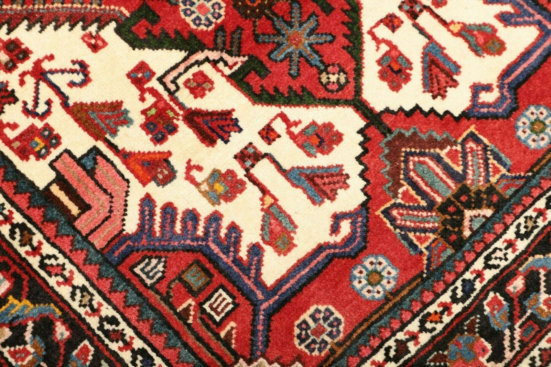 hamadan-teppich-88-x-135-cm-herati-muster-schurwolle-handgeknupft-5 Hand-Knotted Wool Hamadan Herati Persian Rug, 88 × 135 cm