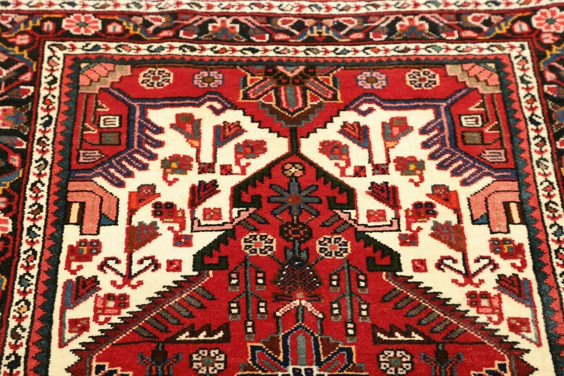 hamadan-teppich-88-x-135-cm-herati-muster-schurwolle-handgeknupft-6 Hand-Knotted Wool Hamadan Herati Persian Rug, 88 × 135 cm