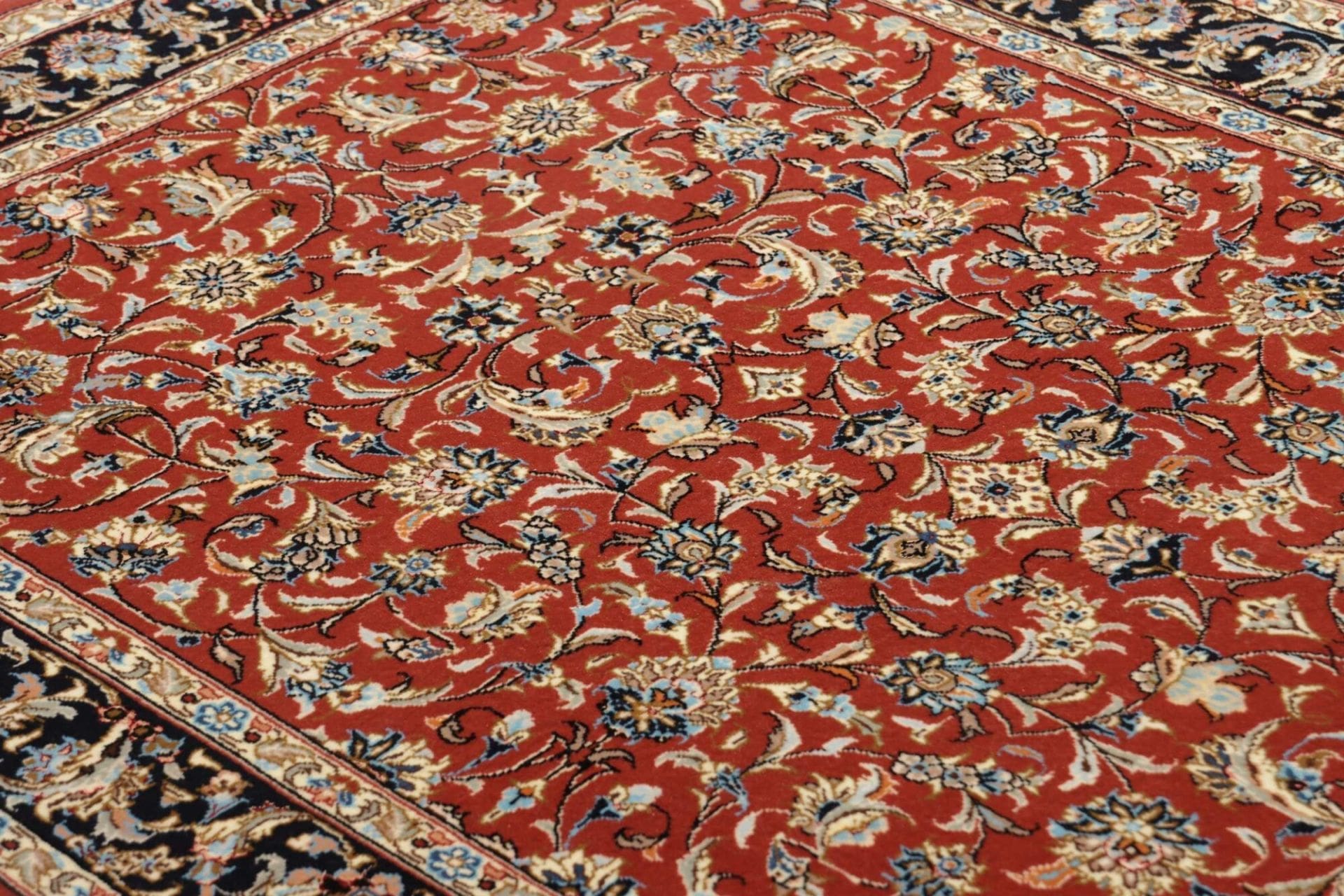 Isfahan Persian Rug — hand-knotted, 106 × 155 cm, Wool & Silk