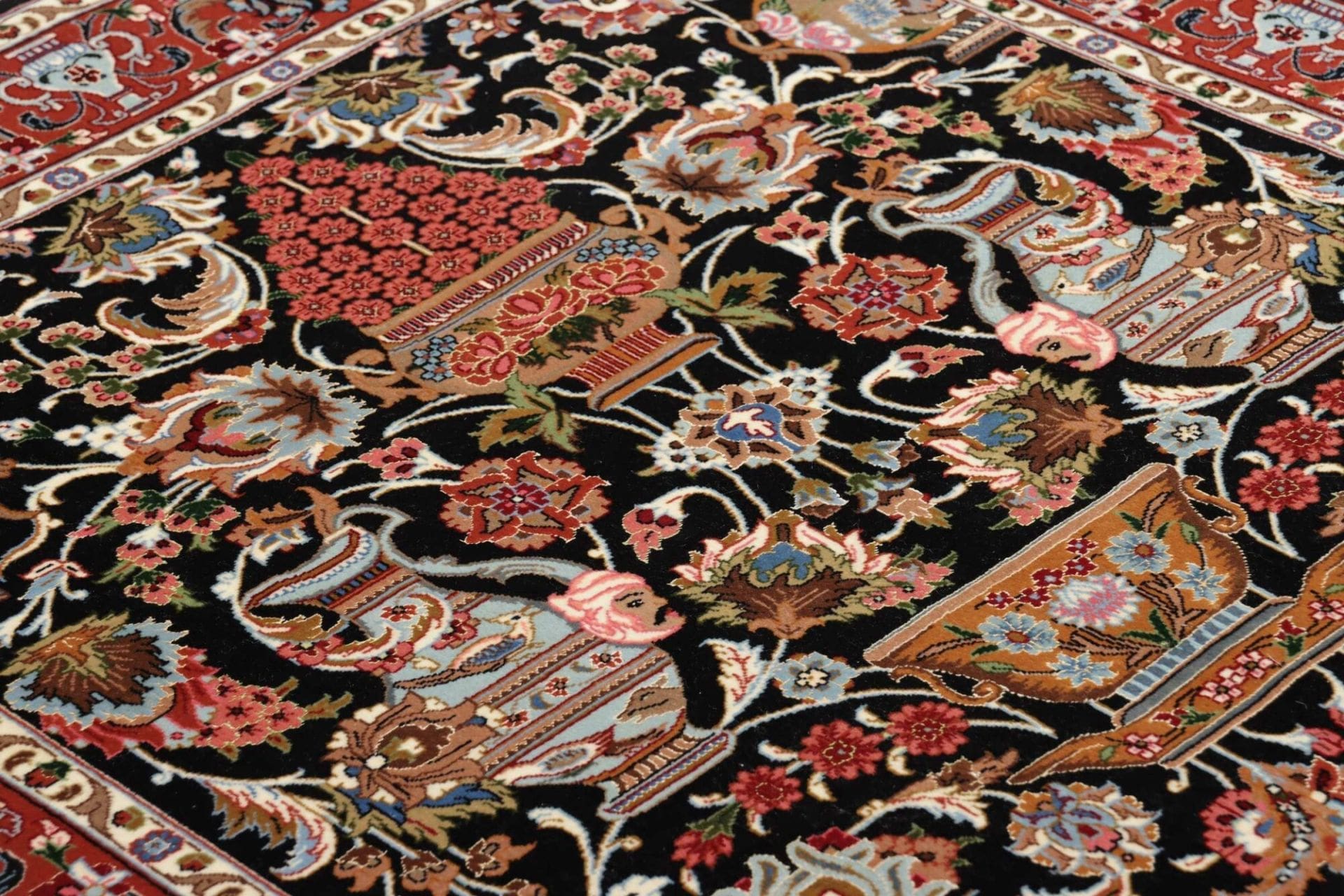 Isfahan Persian Rug 106 × 157 cm, Wool, hand-knotted